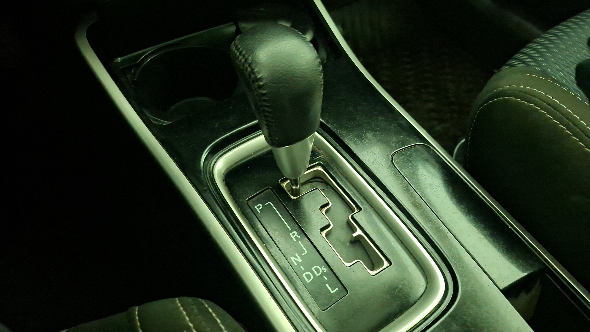 Mitsubishi Outlander — foto 12 de 16