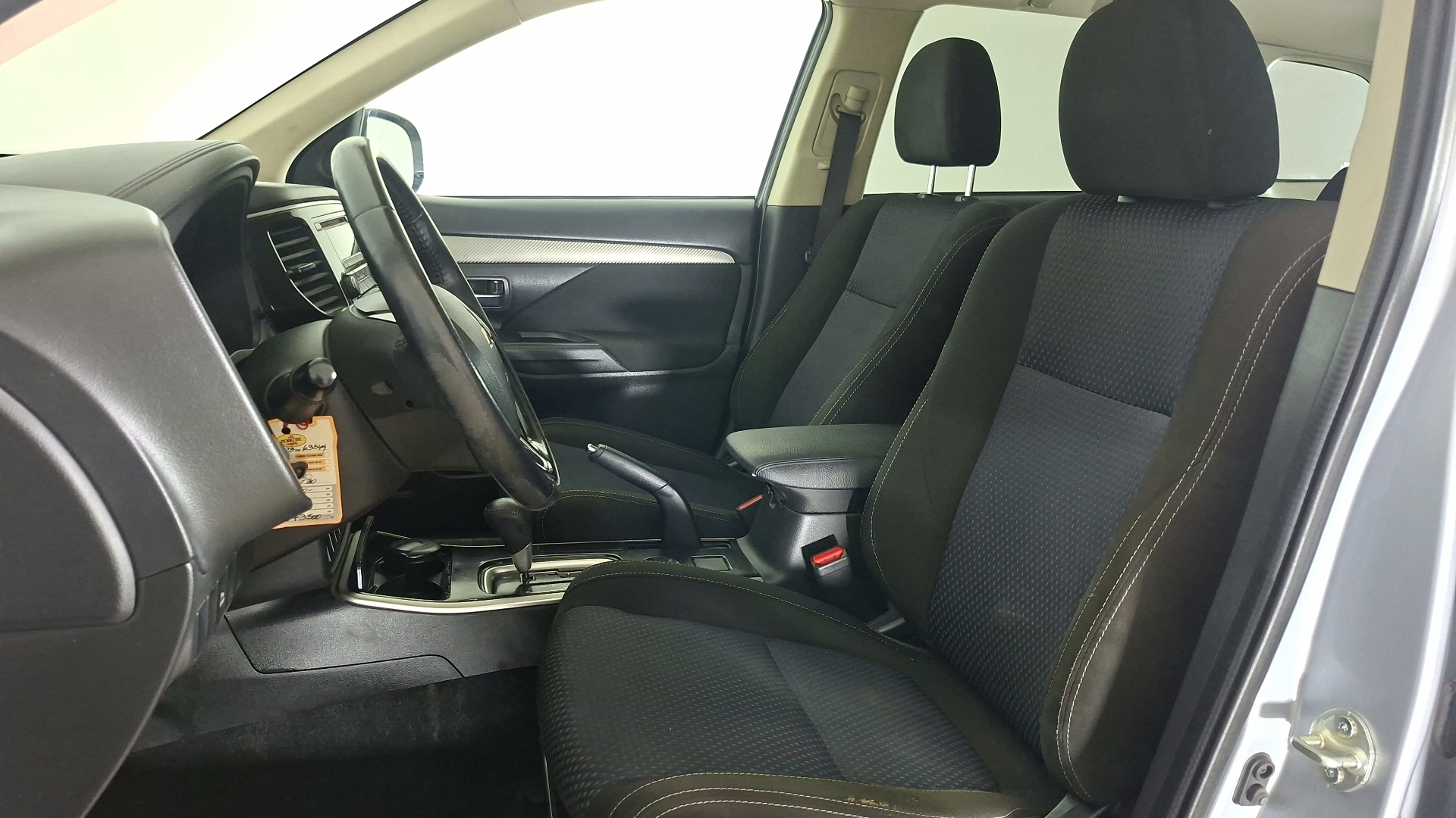 Mitsubishi Outlander — foto 13 de 16