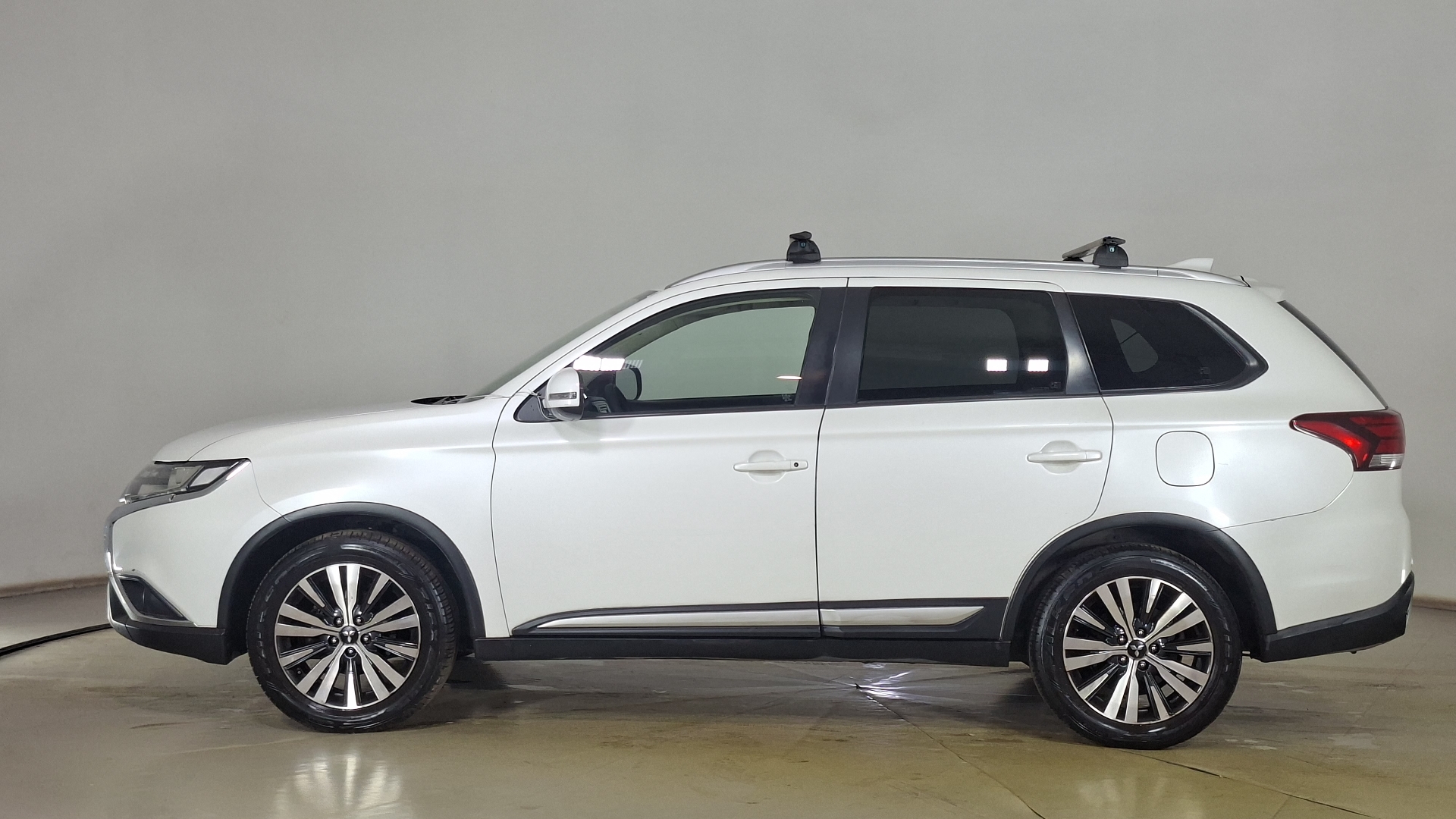 Mitsubishi Outlander — foto 7 de 17
