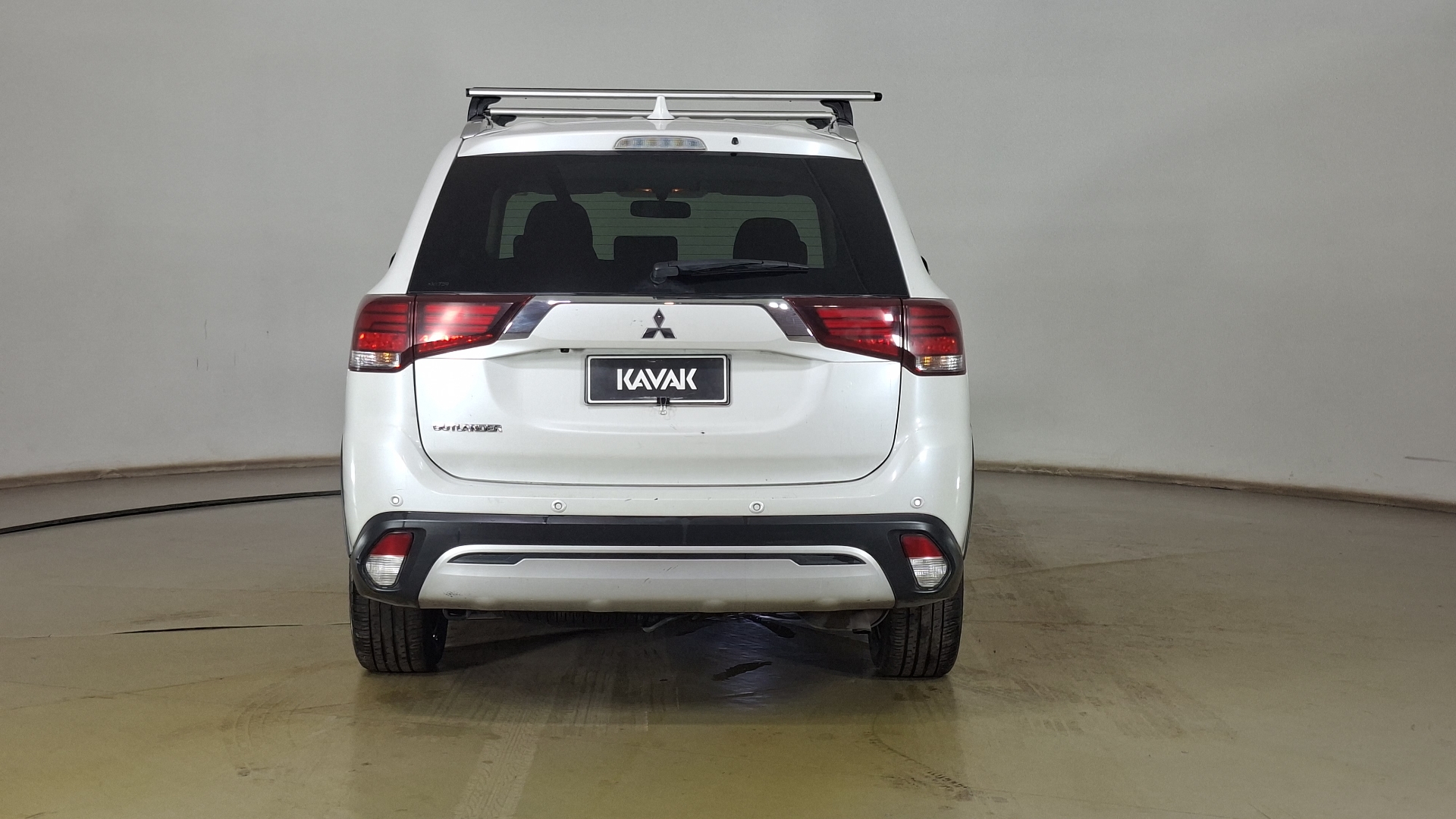 Mitsubishi Outlander — foto 5 de 17