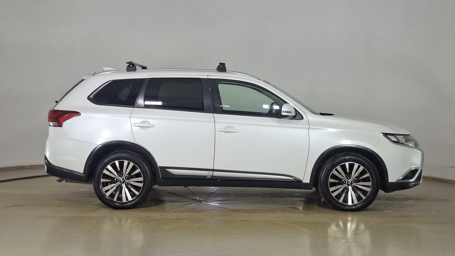 Mitsubishi Outlander — foto 4 de 17