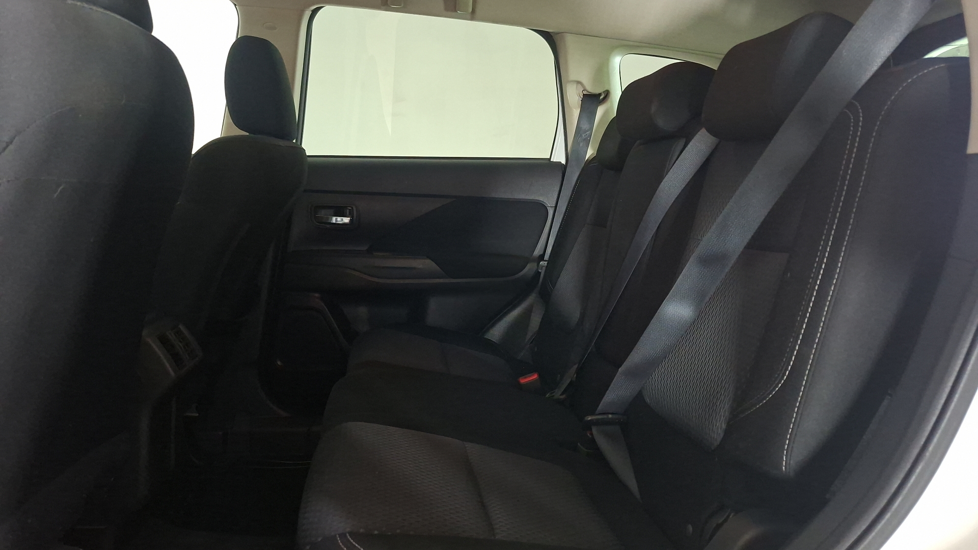 Mitsubishi Outlander — foto 14 de 17