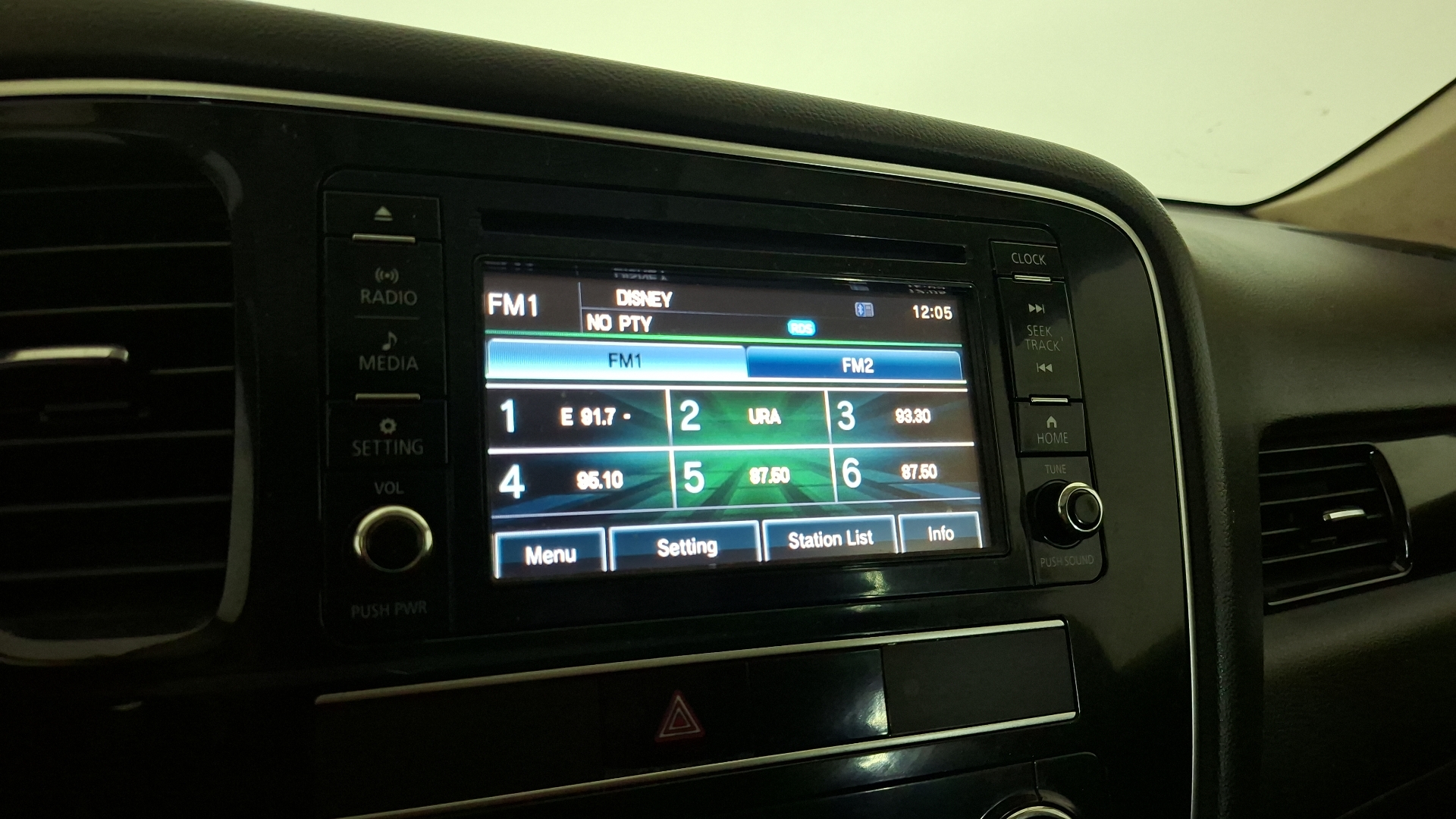 Mitsubishi Outlander — foto 10 de 17