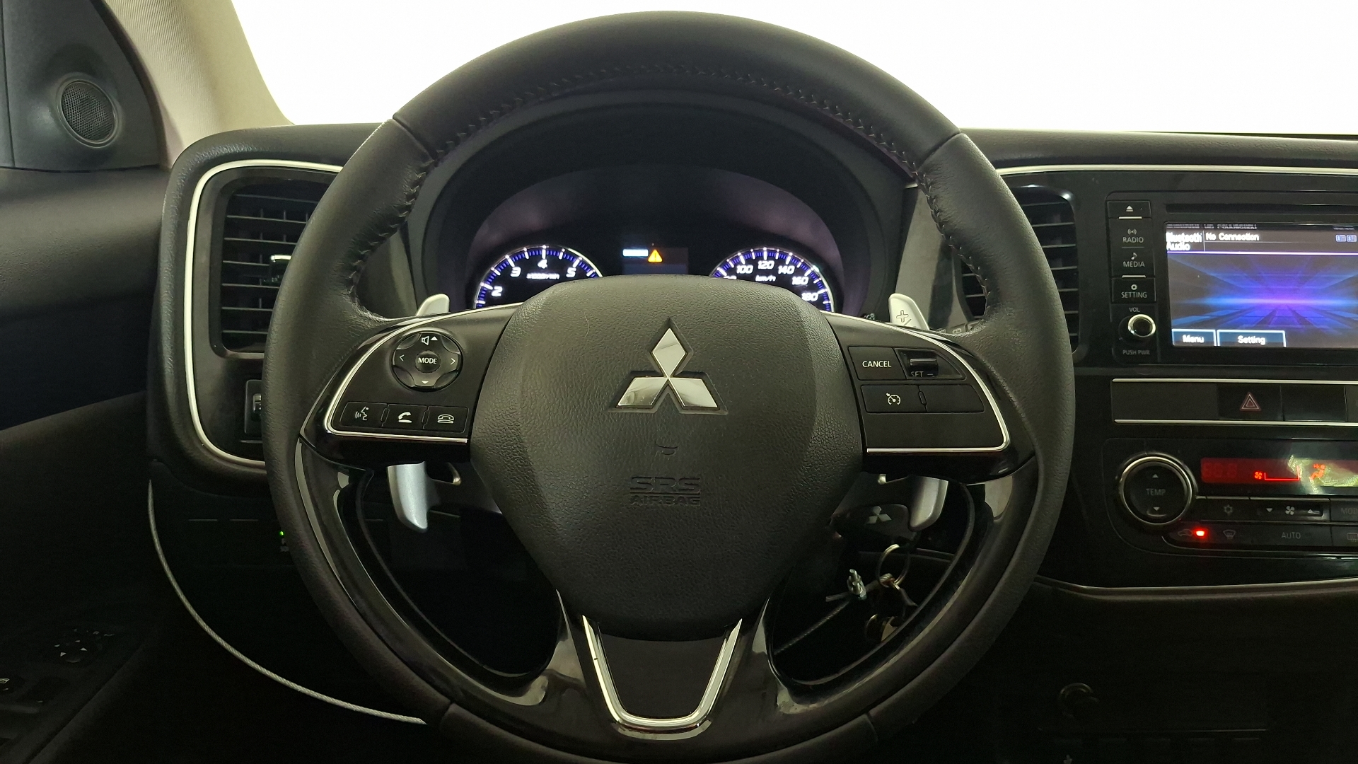 Mitsubishi Outlander — foto 8 de 17