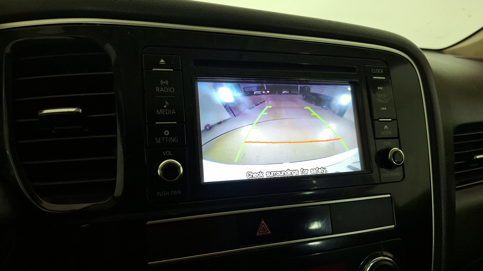 Mitsubishi Outlander — foto 12 de 17