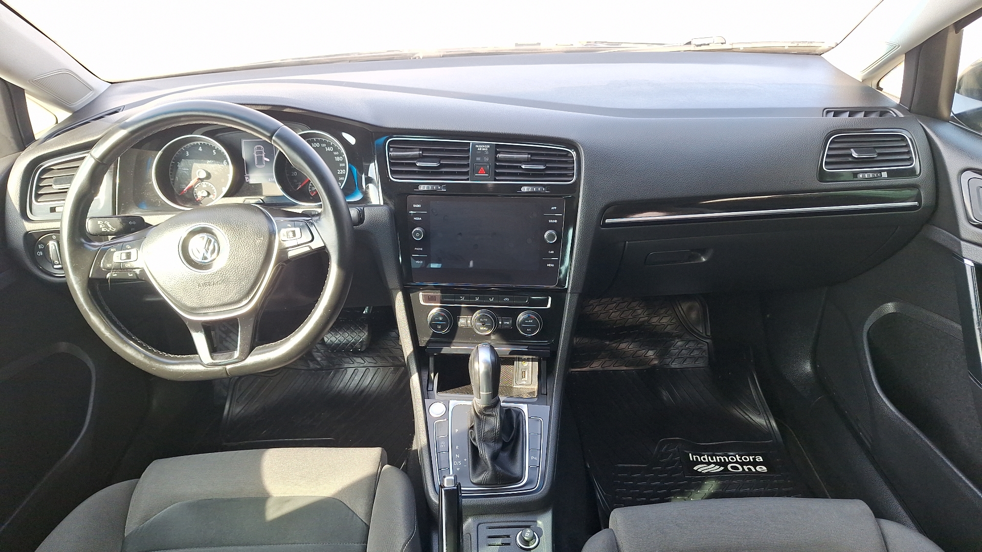 Volkswagen Golf — foto 6 de 16
