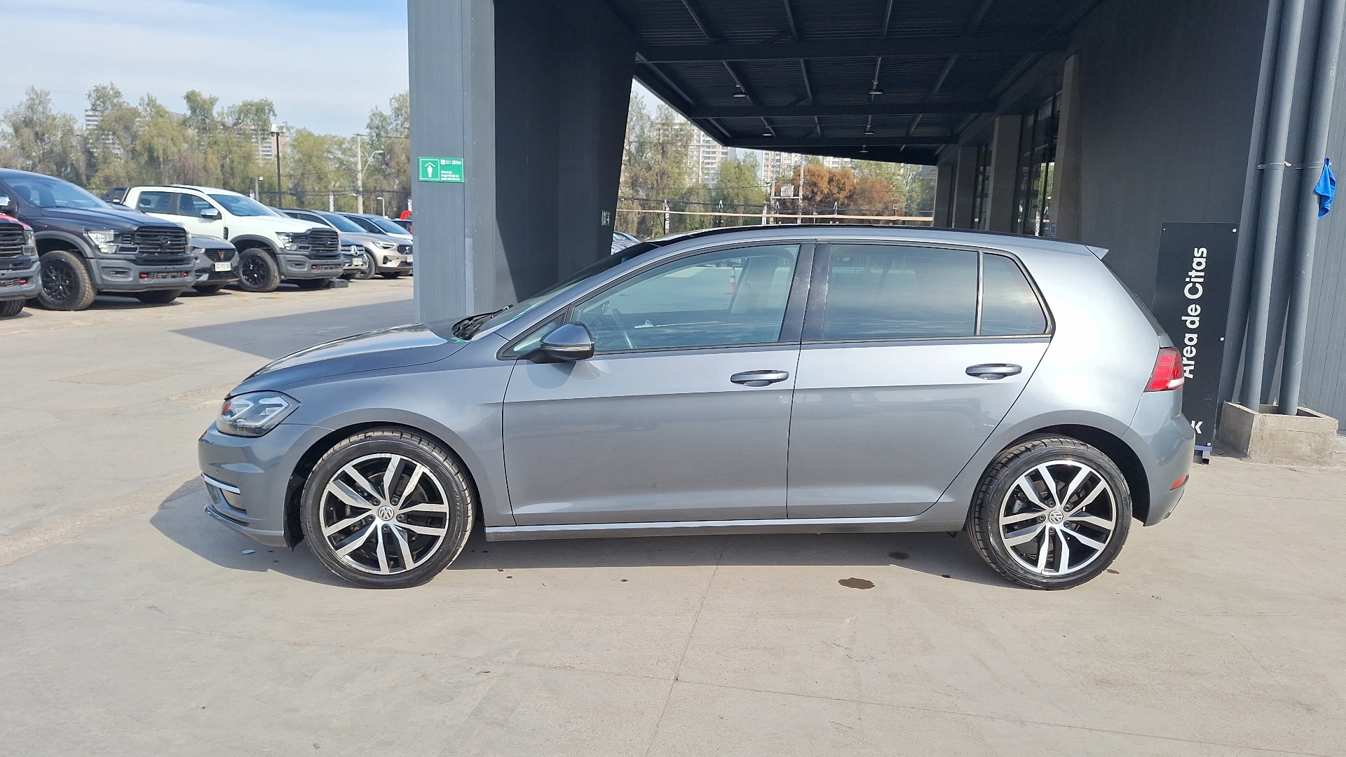 Volkswagen Golf — foto 2 de 16