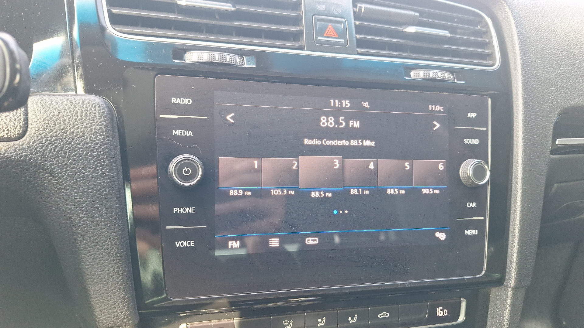 Volkswagen Golf — foto 10 de 16