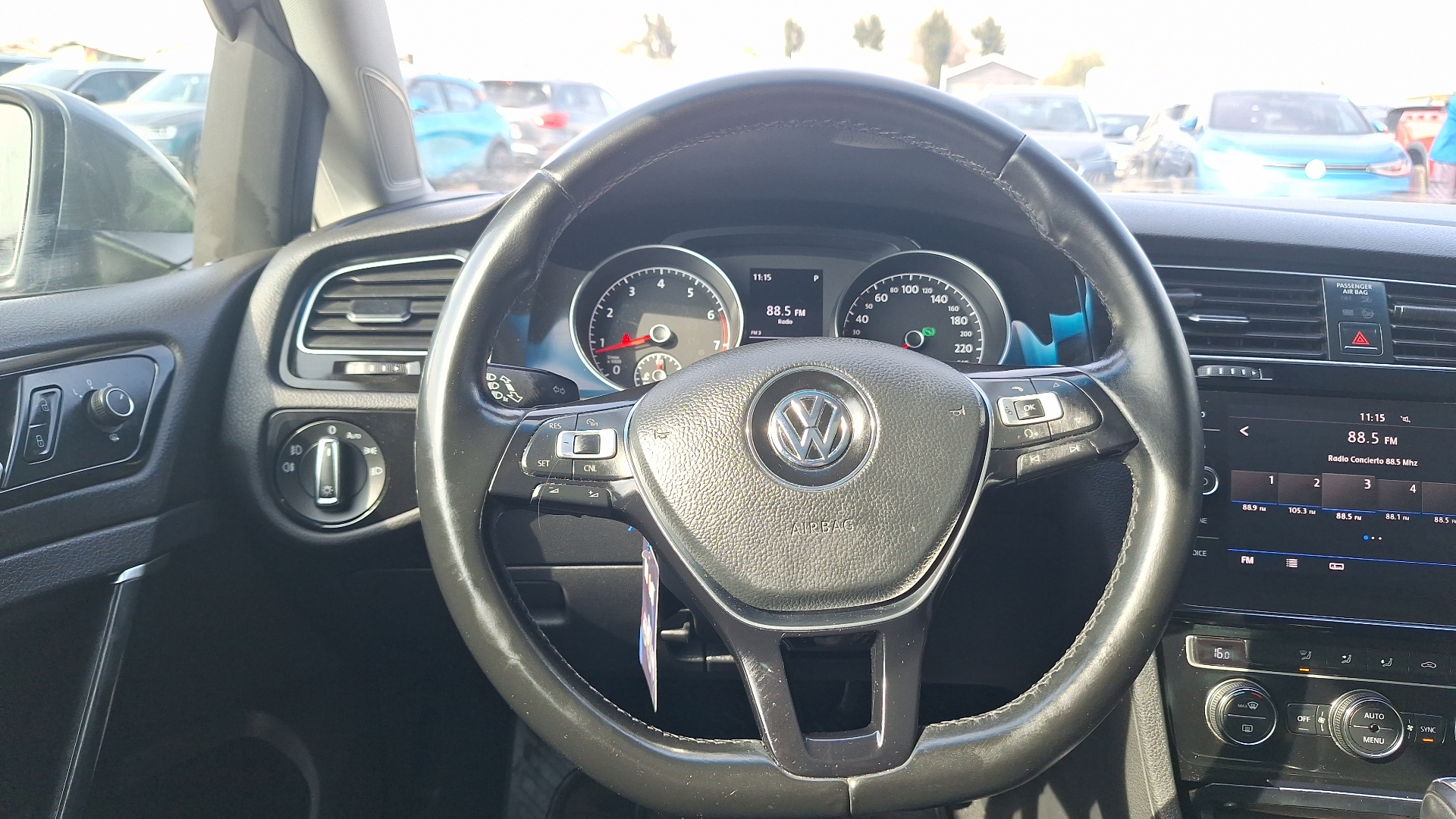 Volkswagen Golf — foto 8 de 16