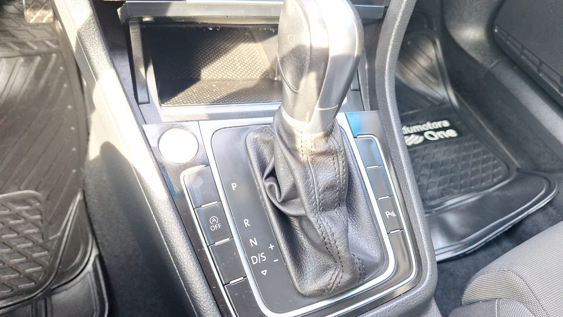 Volkswagen Golf — foto 11 de 16