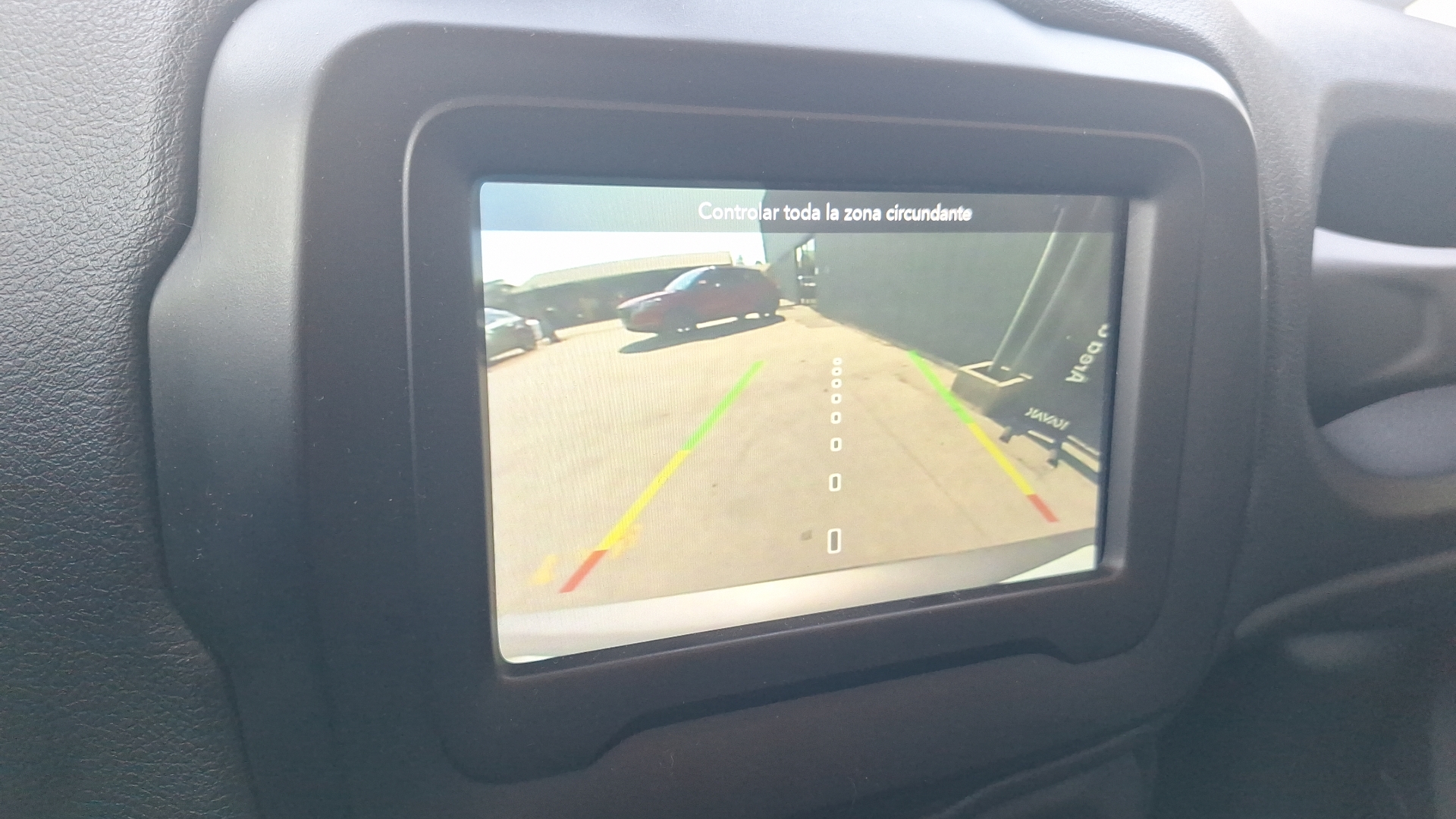 Jeep Renegade — foto 12 de 15