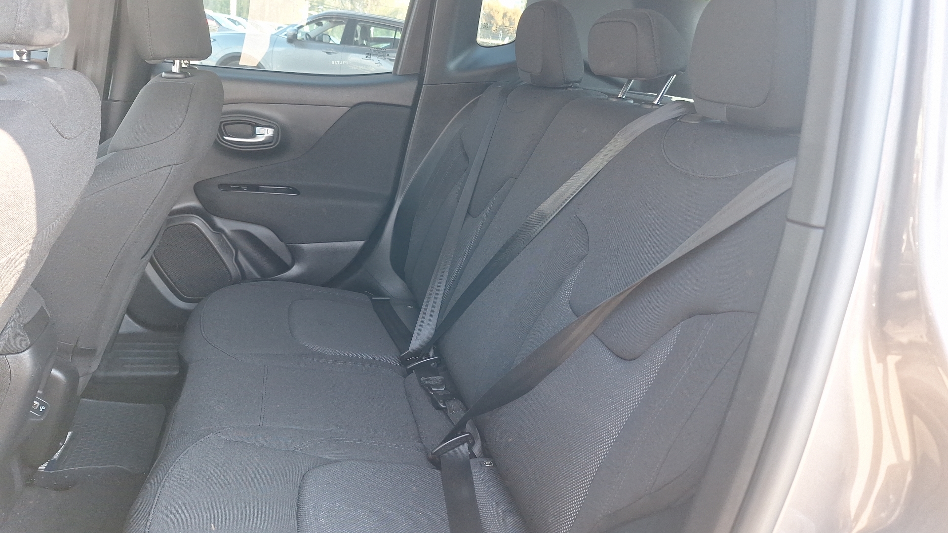 Jeep Renegade — foto 13 de 15