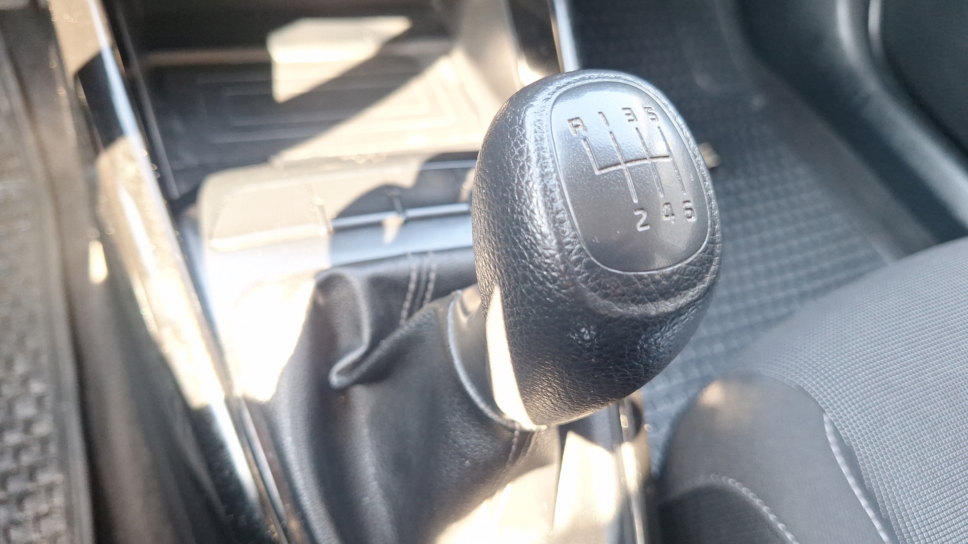 KIA Rio4 — foto 11 de 15
