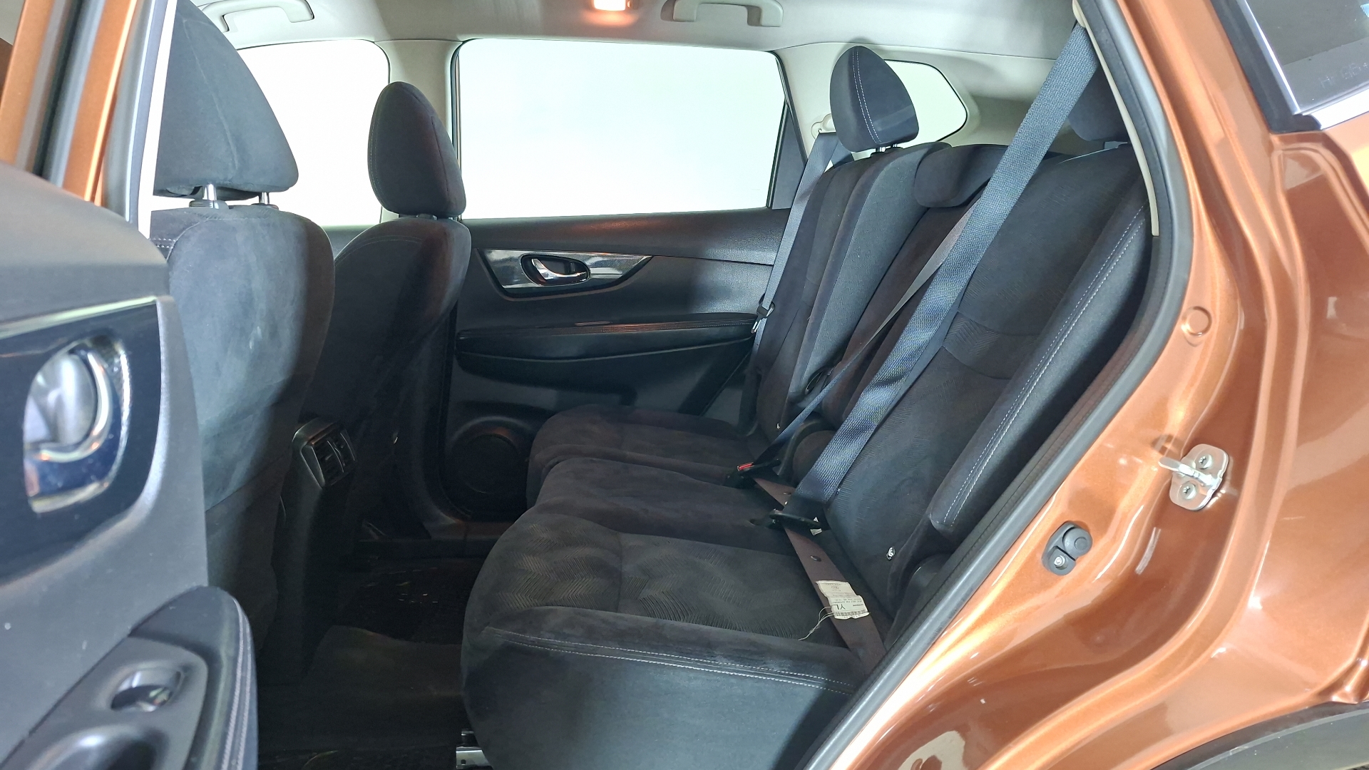 Nissan X-Trail — foto 15 de 18