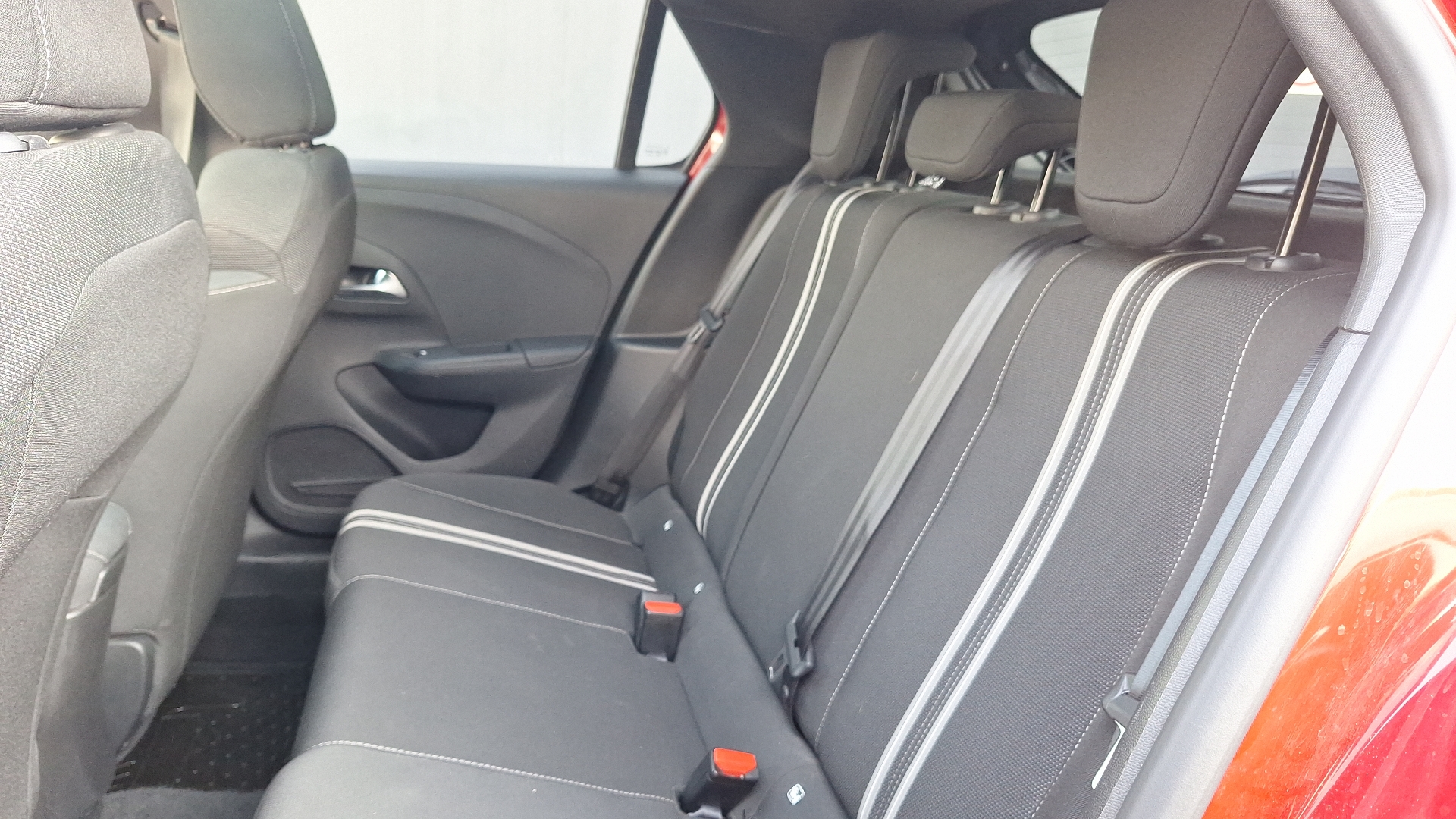 Opel Corsa — foto 14 de 16