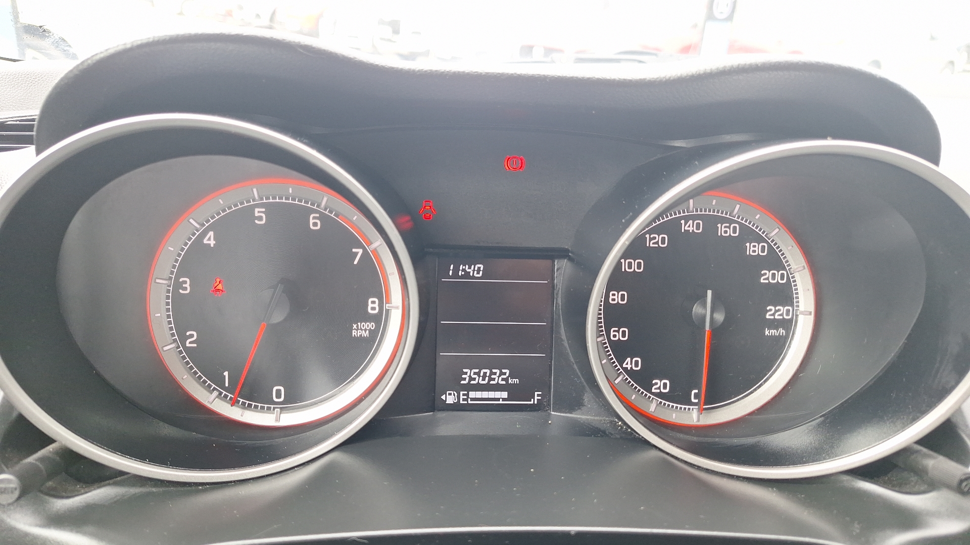 Suzuki Swift — foto 9 de 15