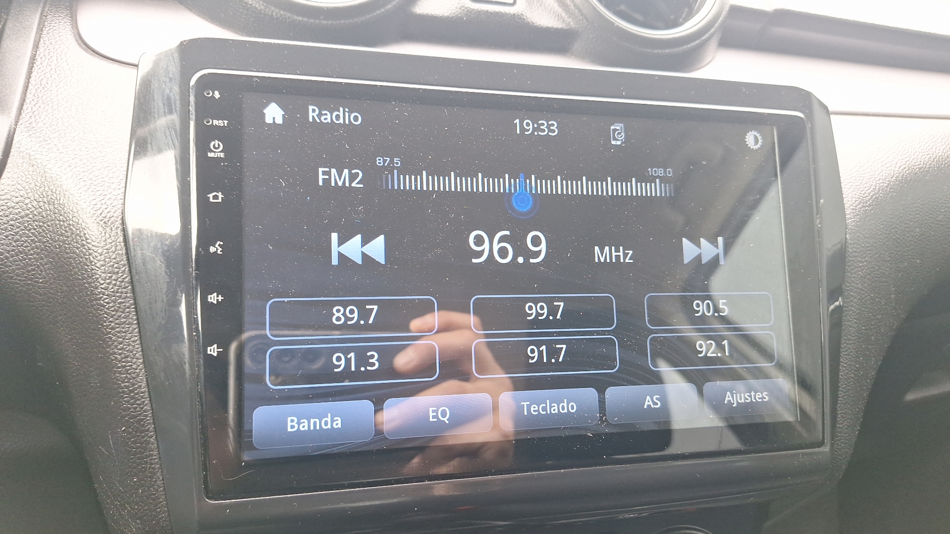 Suzuki Swift — foto 10 de 15
