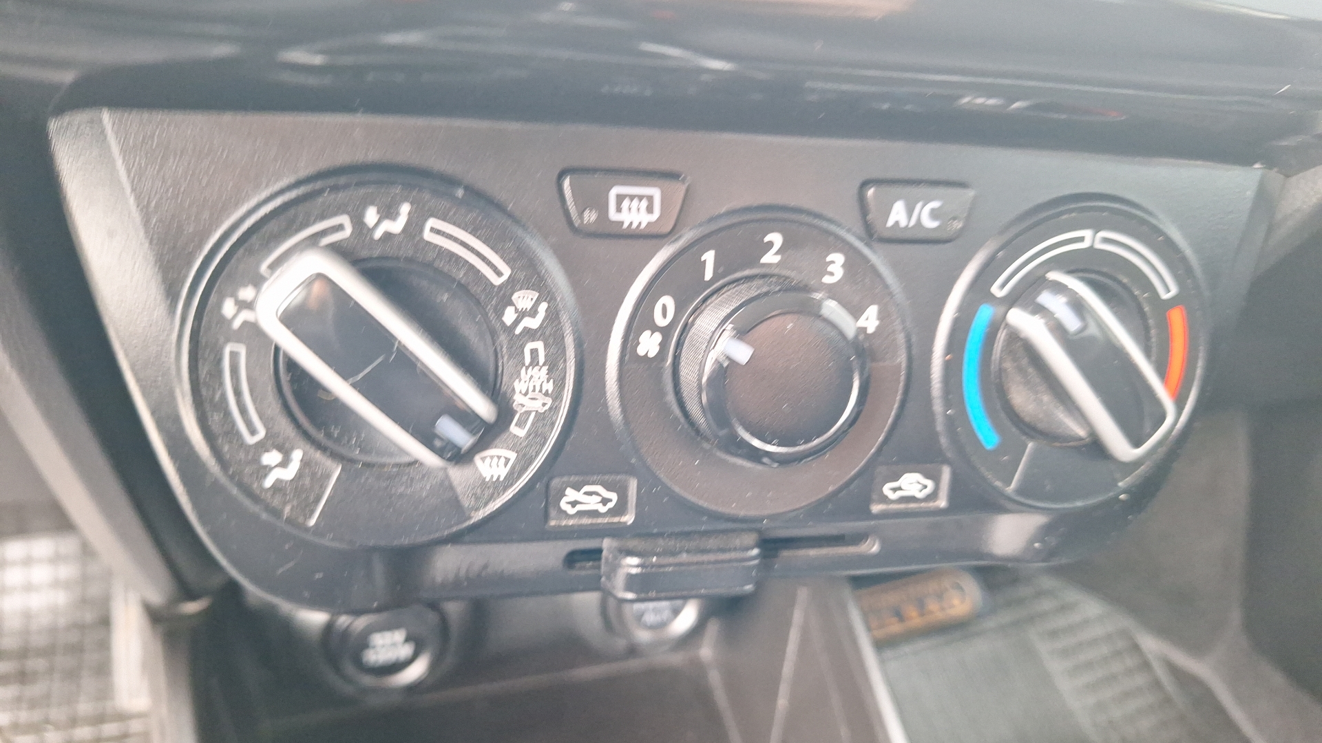 Suzuki Swift — foto 15 de 15