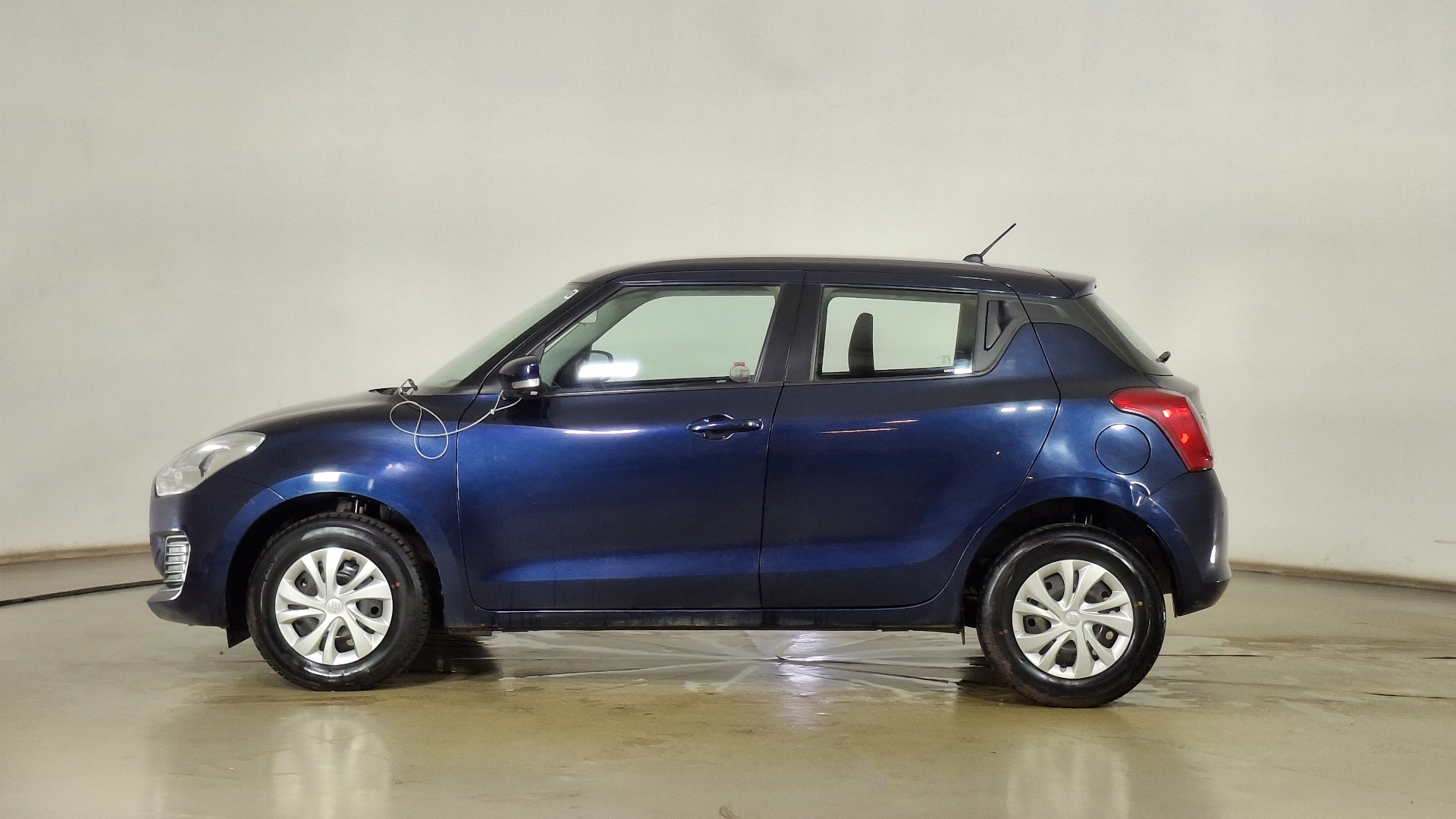 Suzuki Swift — foto 7 de 15