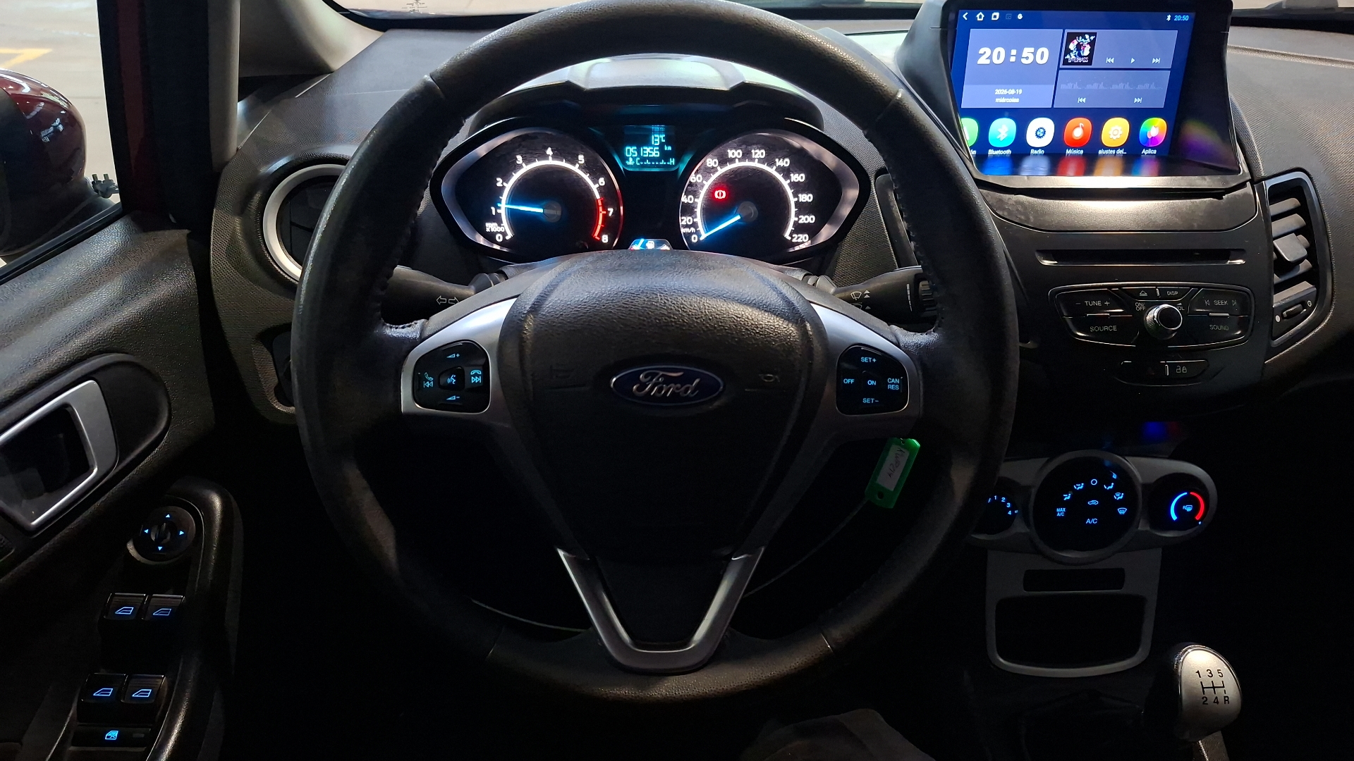 Ford Fiesta — foto 8 de 15