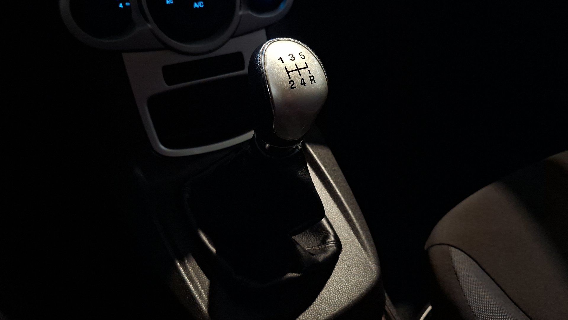 Ford Fiesta — foto 11 de 15