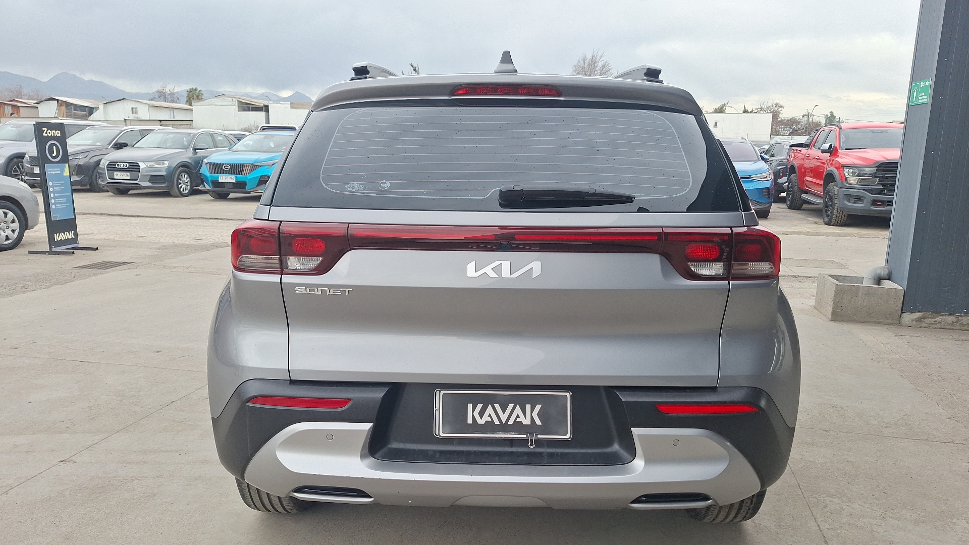 KIA Sonet — foto 3 de 16