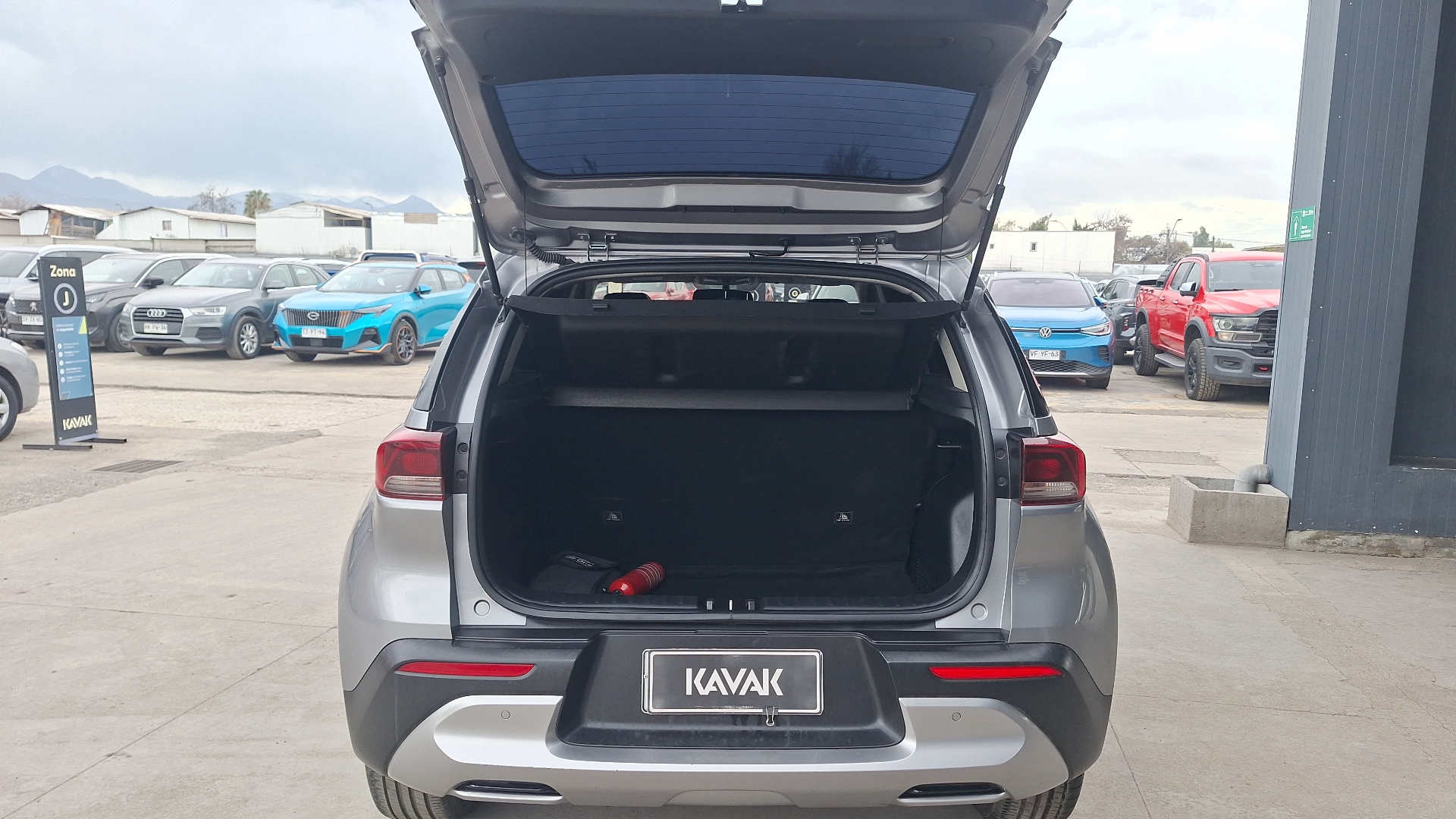 KIA Sonet — foto 4 de 16