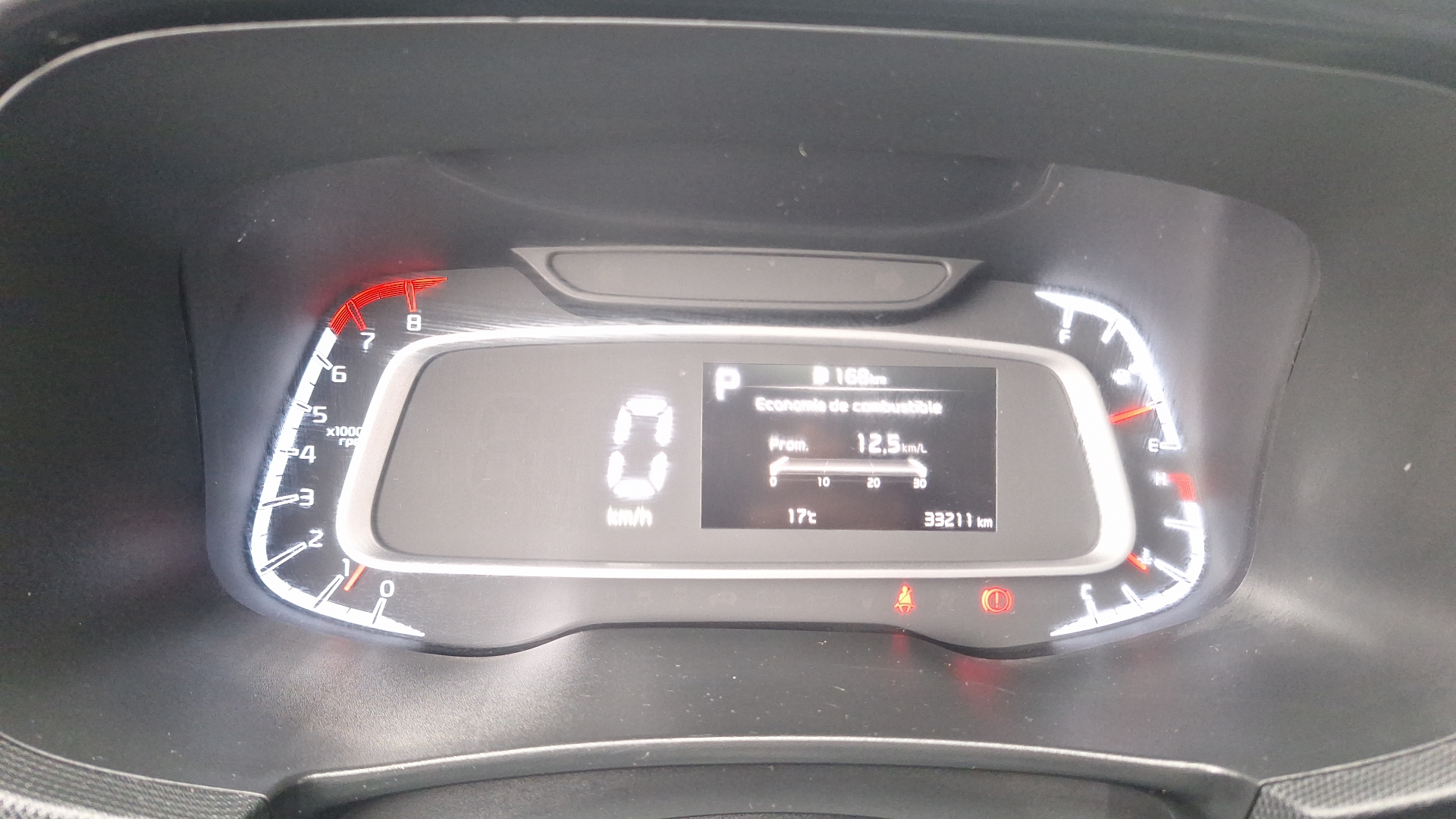 KIA Sonet — foto 9 de 16
