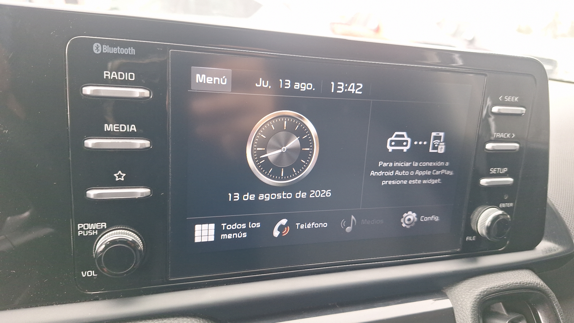 KIA Sonet — foto 10 de 16