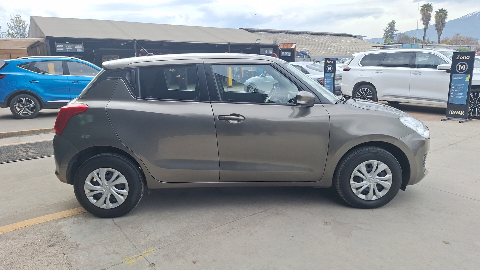 Suzuki Swift — foto 5 de 14