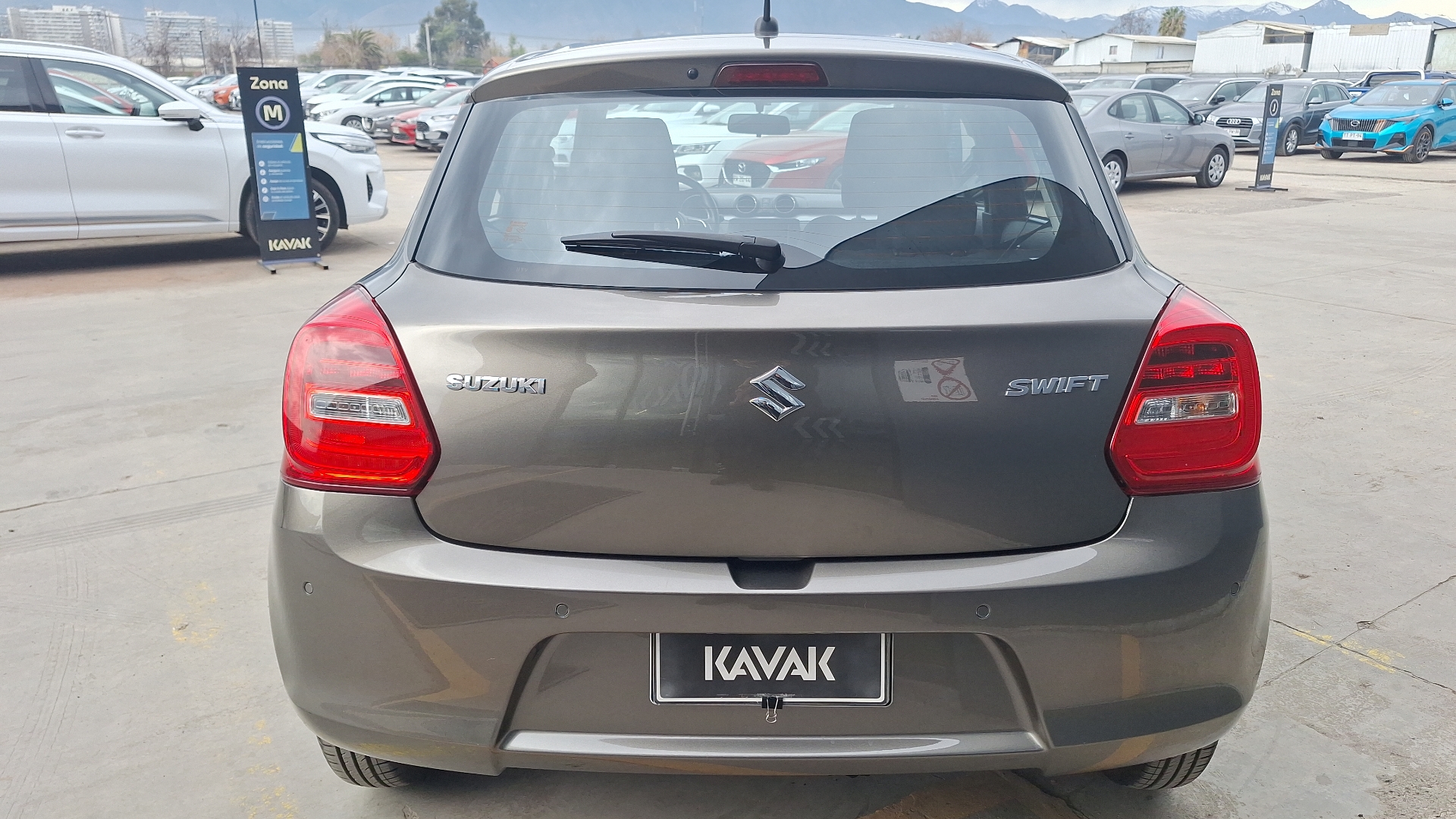 Suzuki Swift — foto 3 de 14
