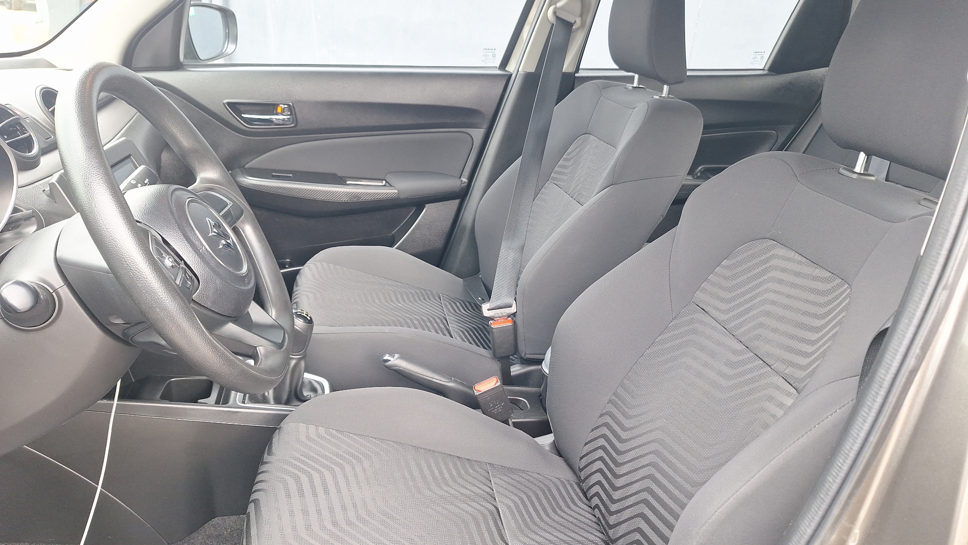 Suzuki Swift — foto 13 de 14