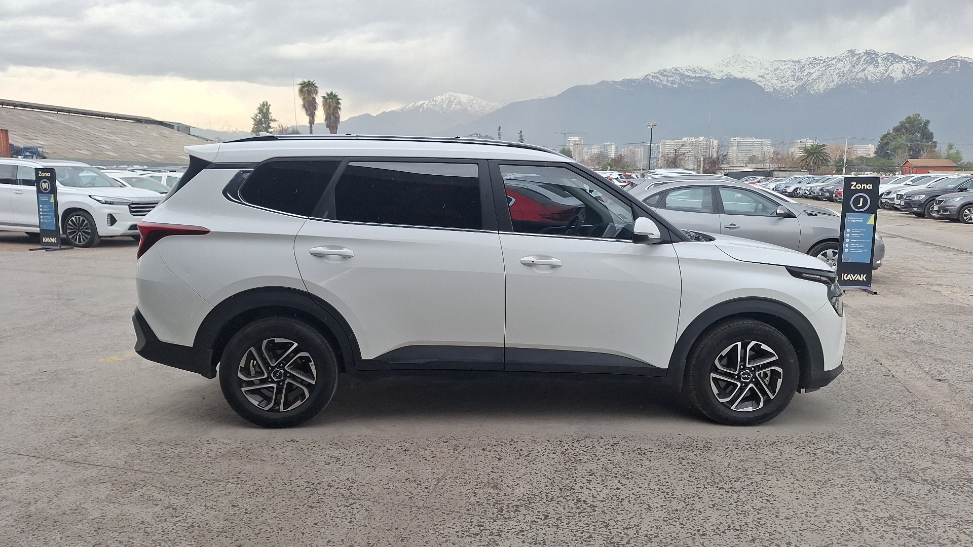 KIA Carens — foto 5 de 16