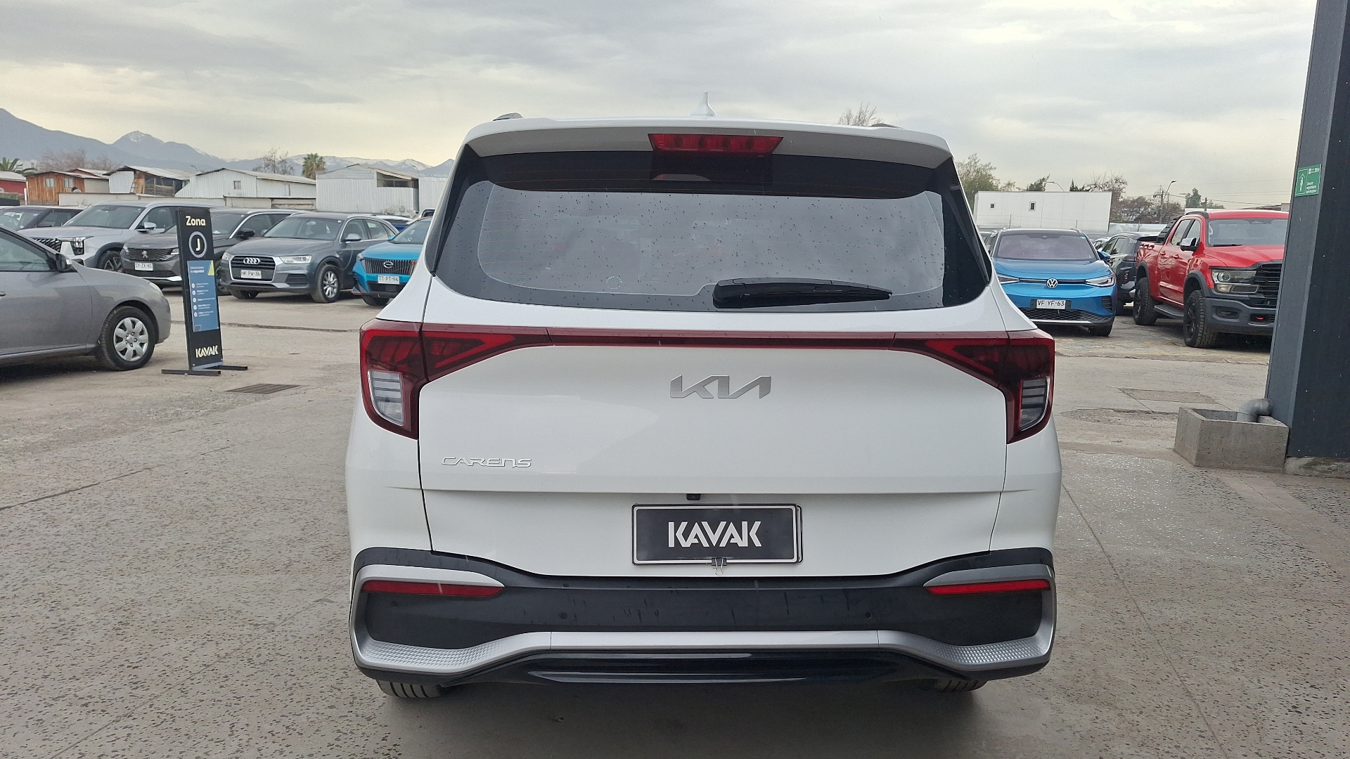 KIA Carens — foto 3 de 16