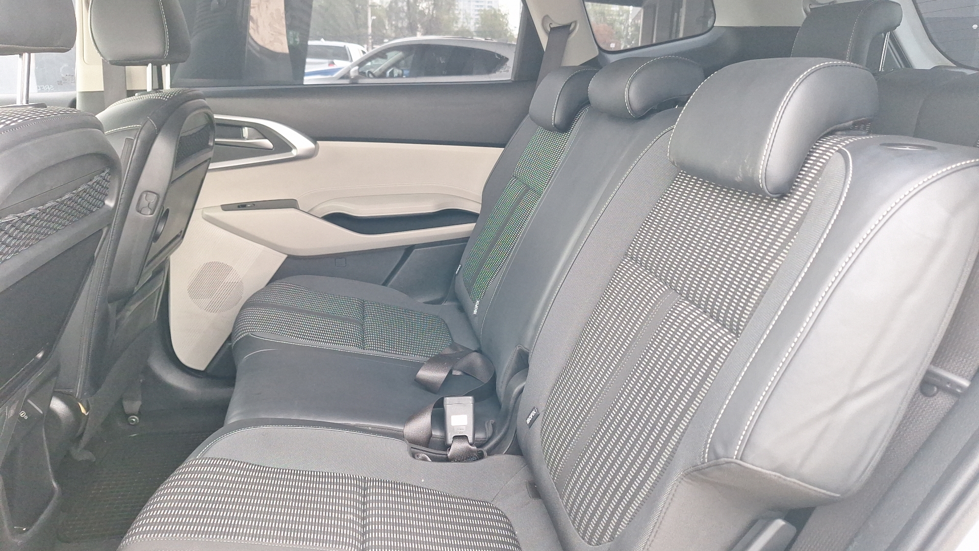 KIA Carens — foto 14 de 16