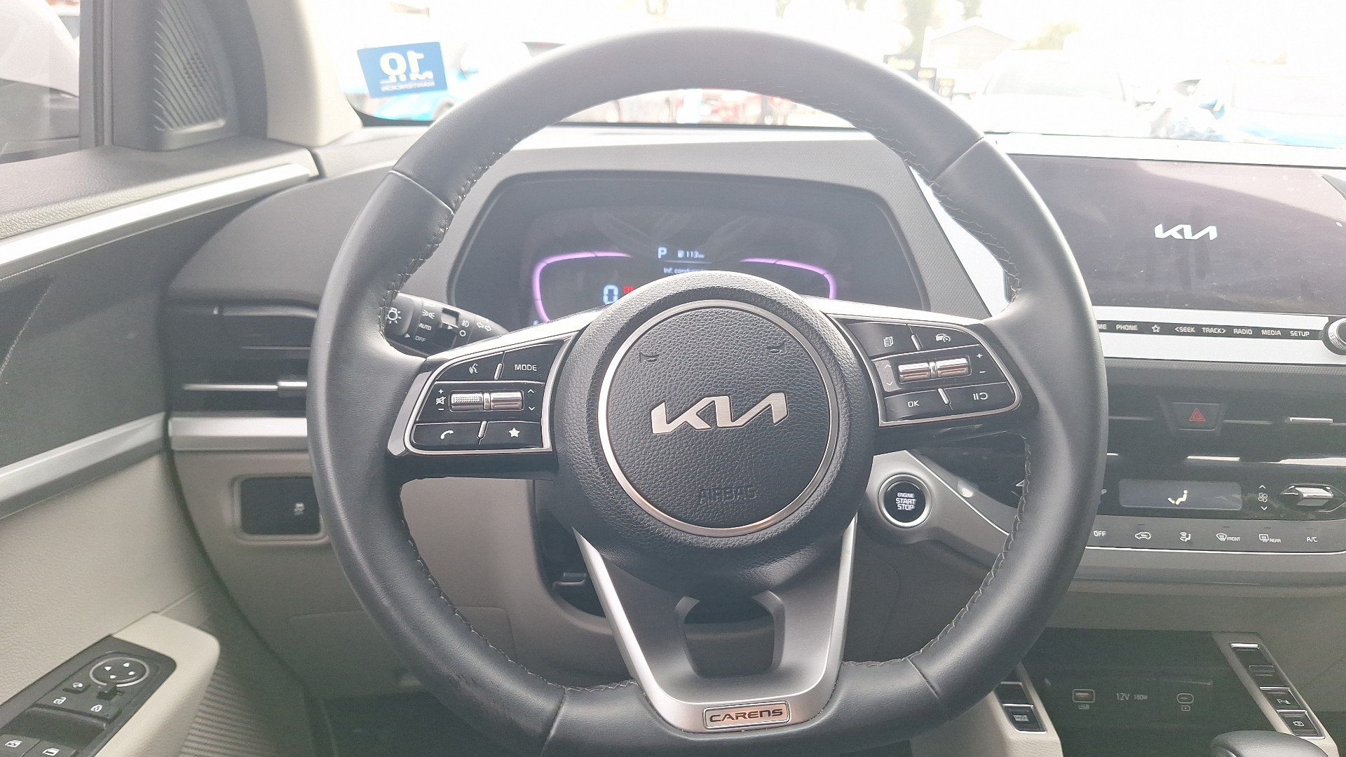 KIA Carens — foto 8 de 16