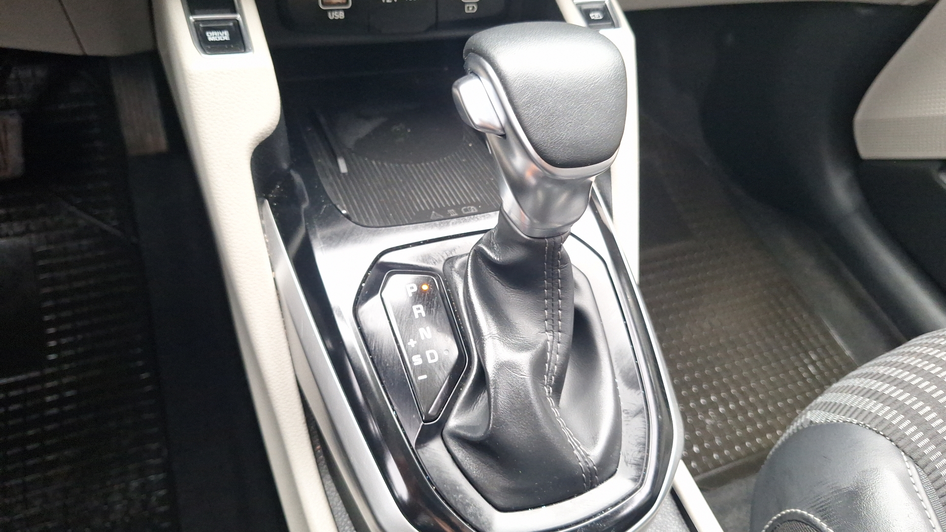 KIA Carens — foto 11 de 16