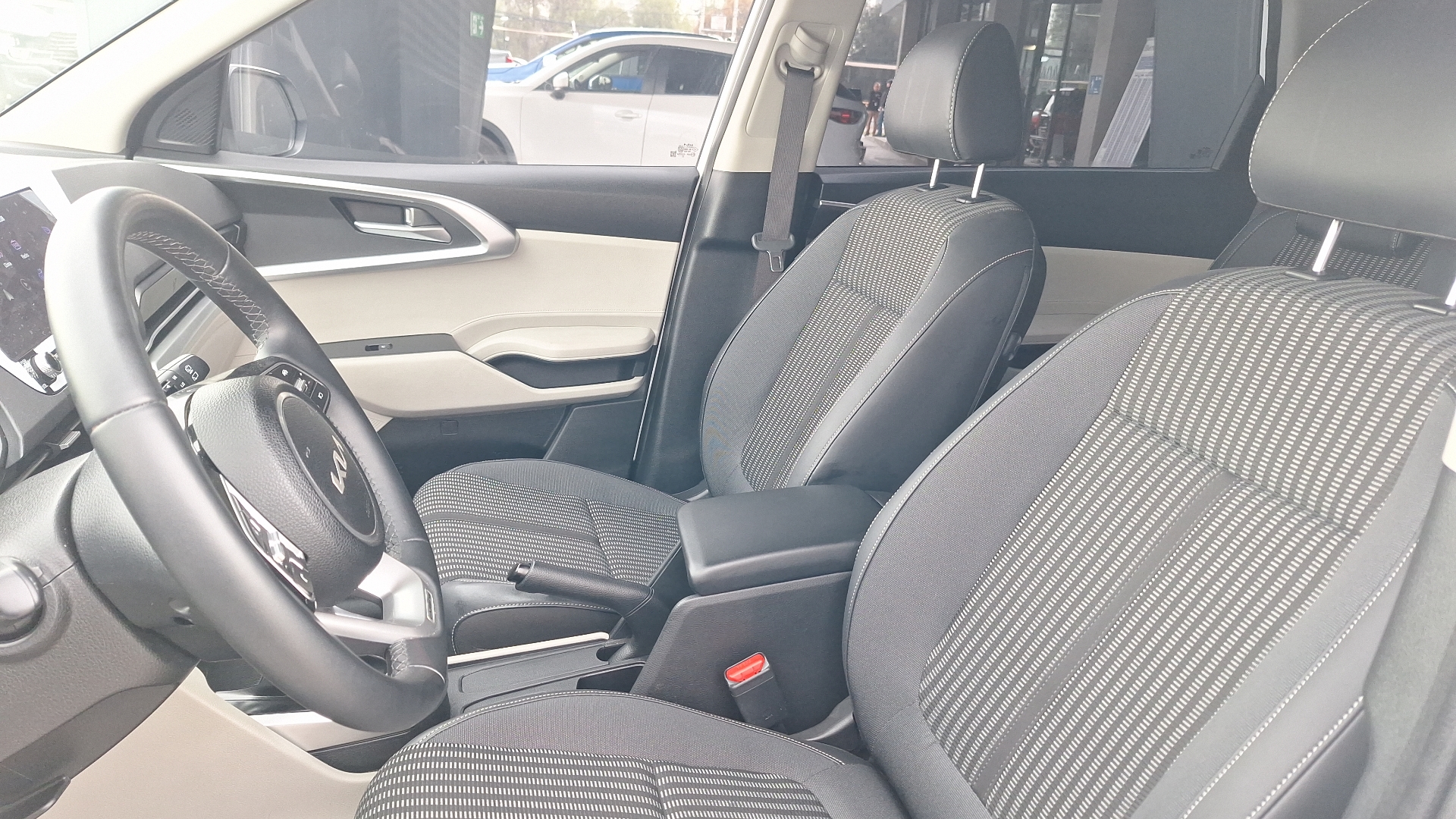 KIA Carens — foto 15 de 16