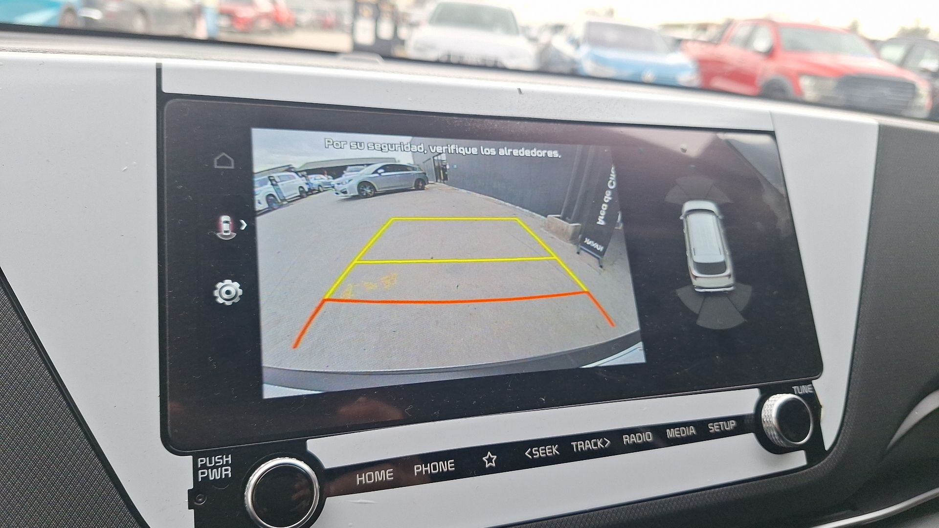 KIA Carens — foto 12 de 16
