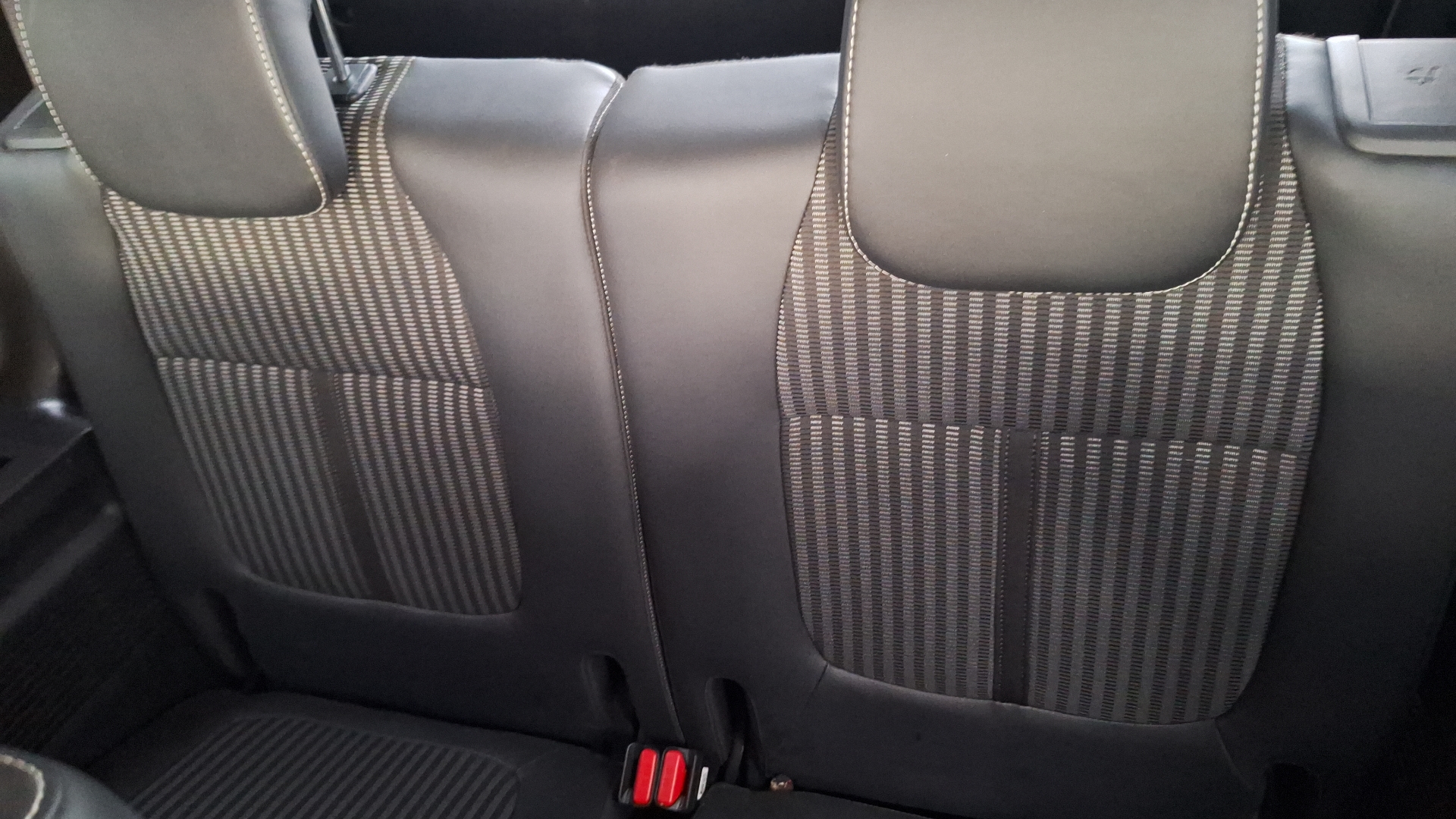 KIA Carens — foto 13 de 16
