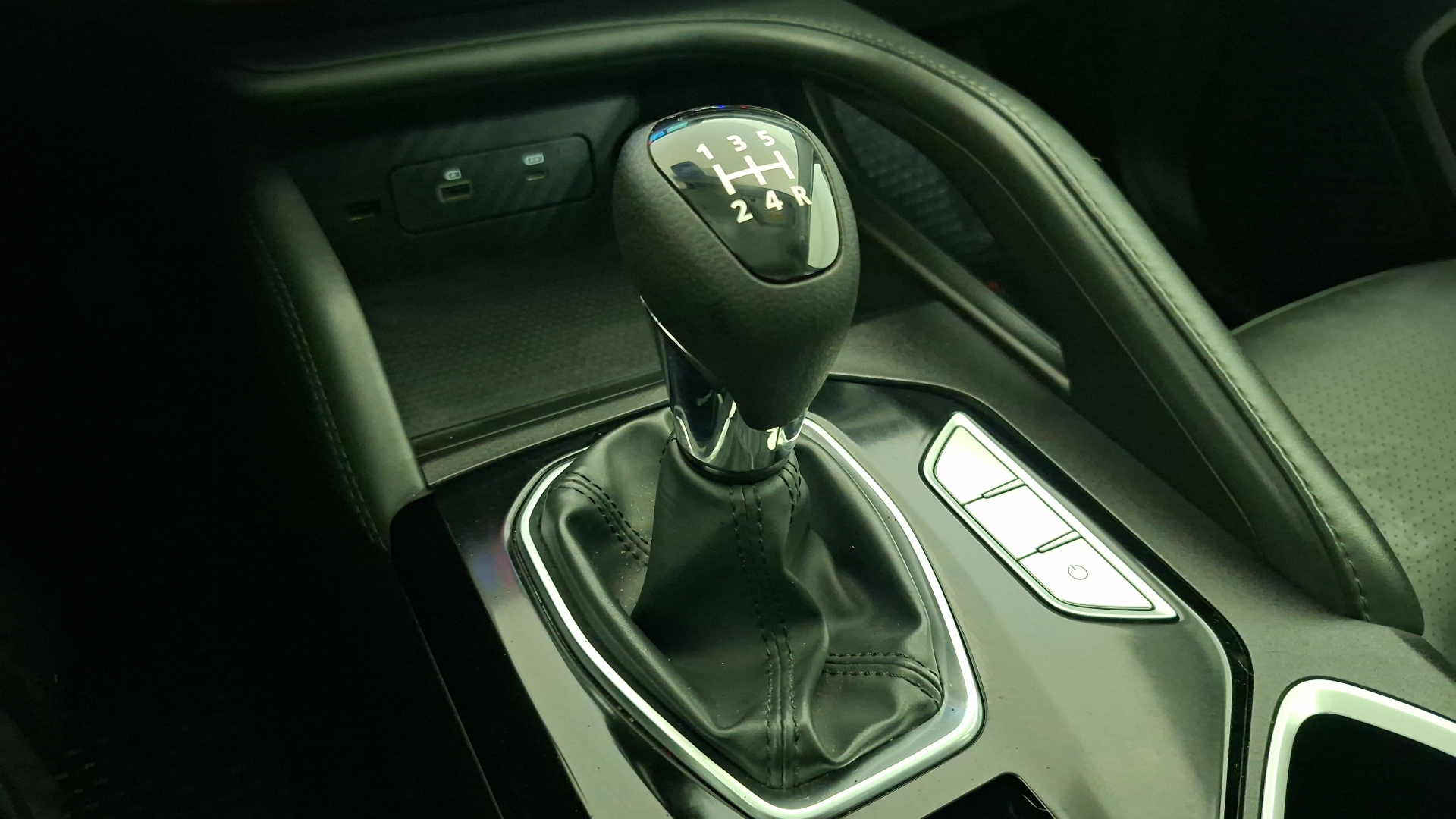 Jetour X50 — foto 11 de 16