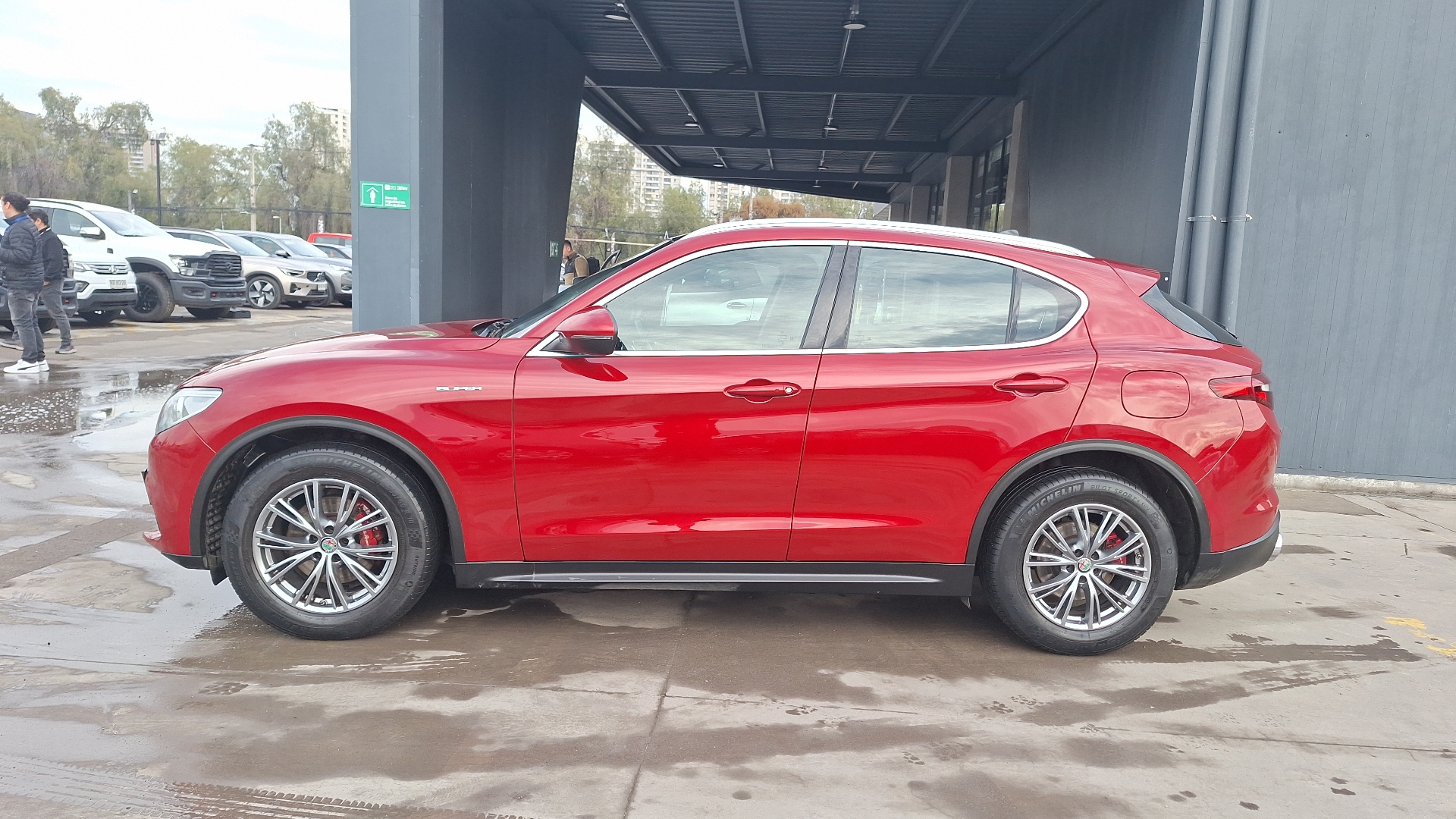 Alfa Romeo Stelvio — foto 2 de 16