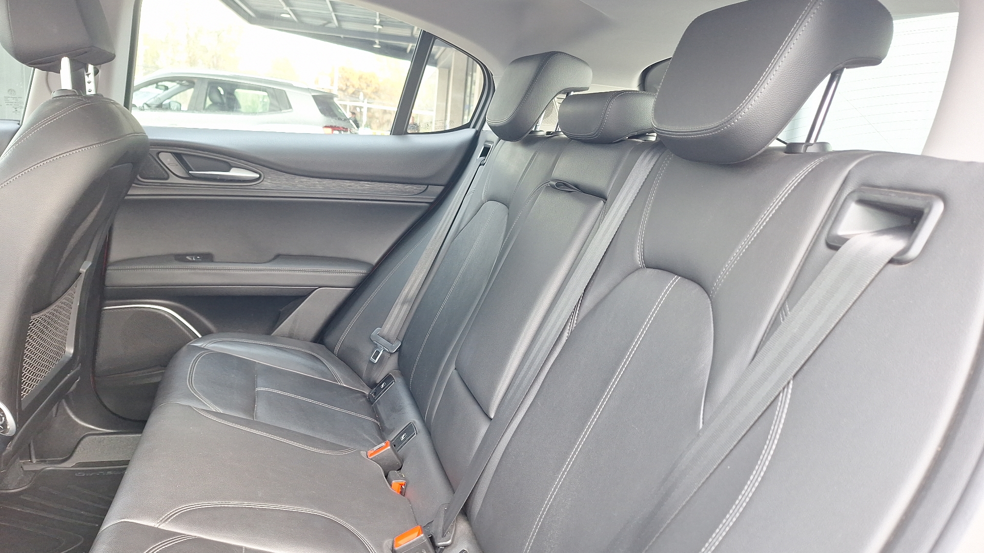 Alfa Romeo Stelvio — foto 14 de 16