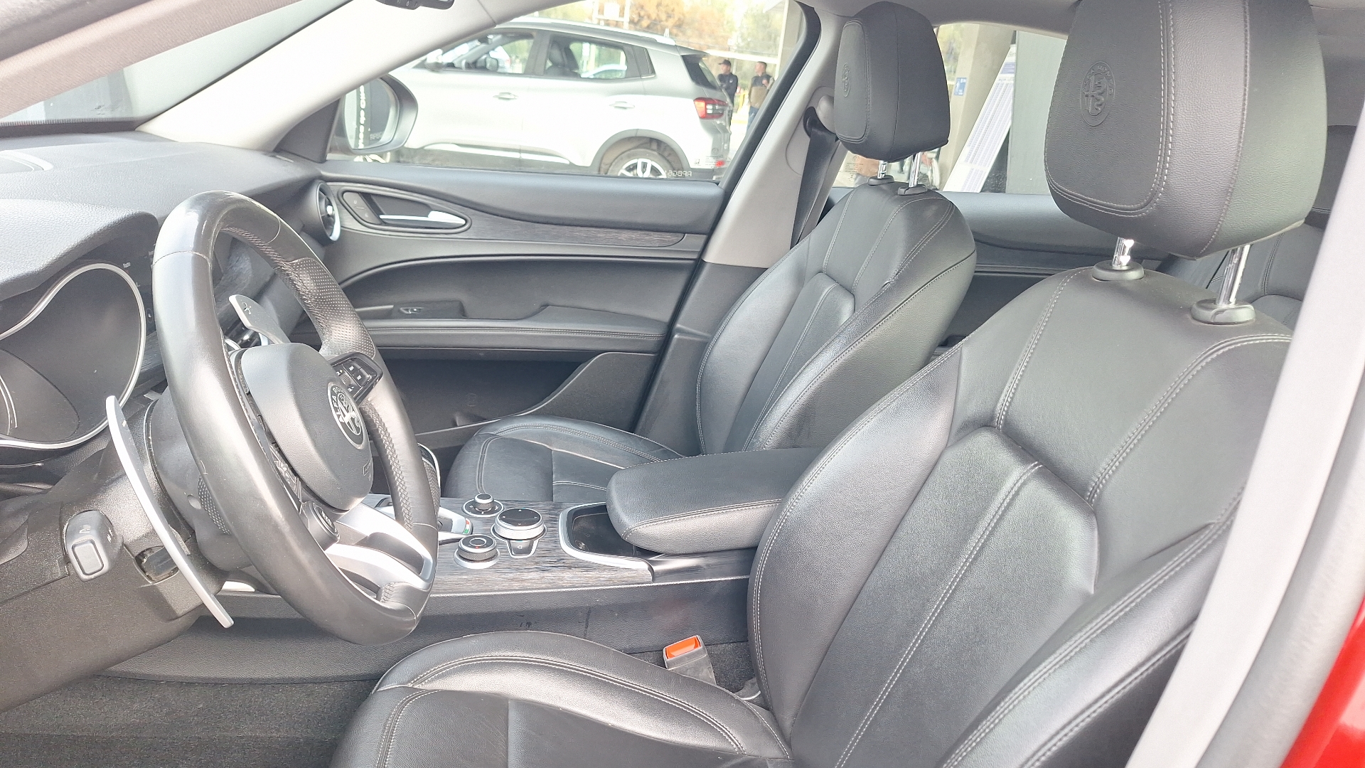 Alfa Romeo Stelvio — foto 15 de 16