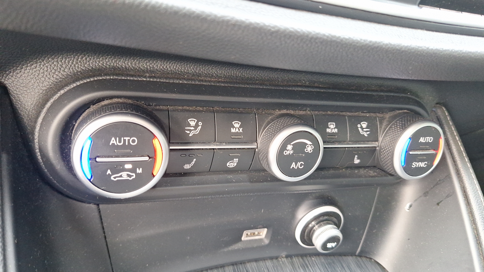 Alfa Romeo Stelvio — foto 16 de 16