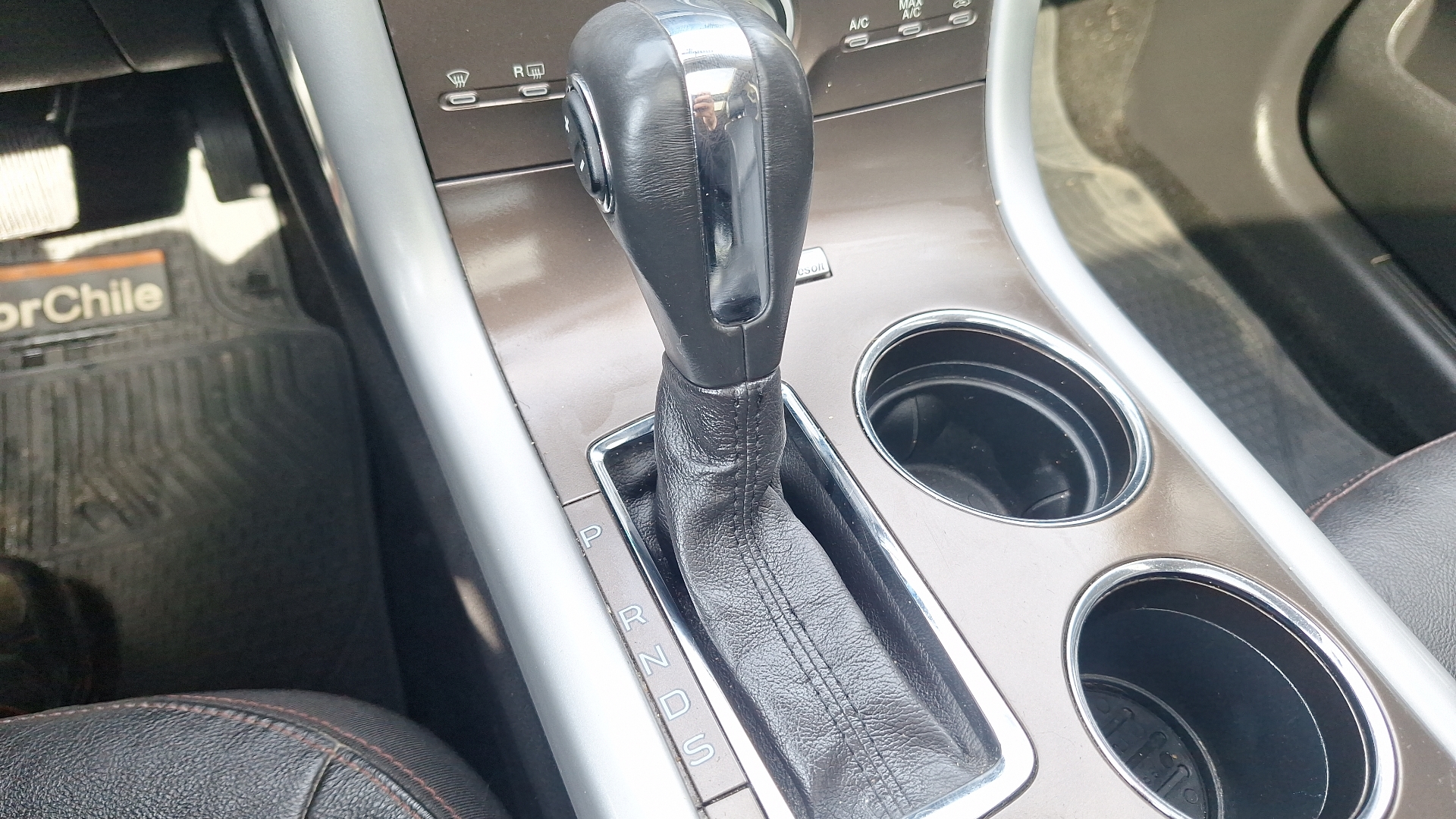 Ford Edge — foto 11 de 16