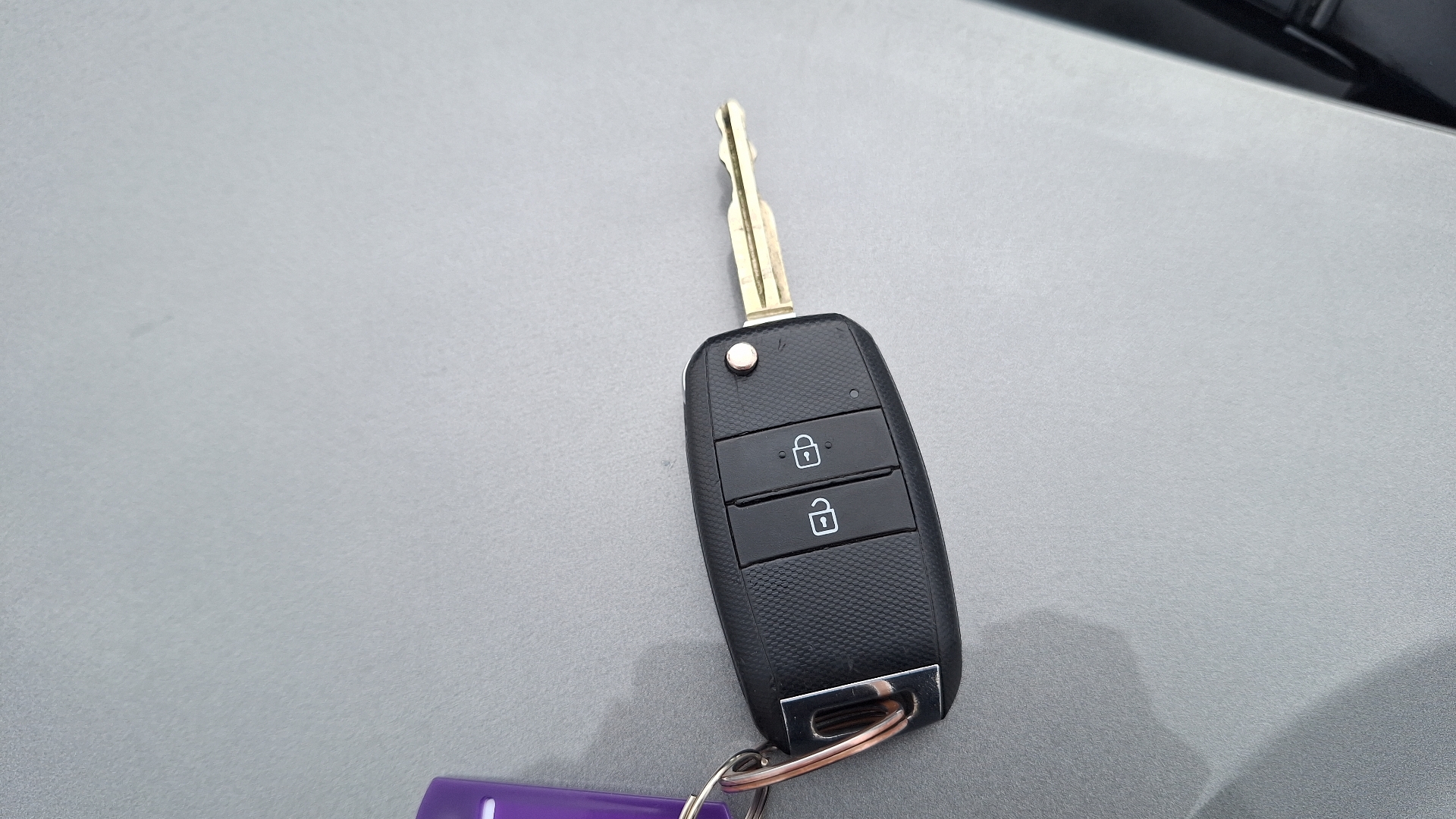 KIA Soluto — foto 7 de 15