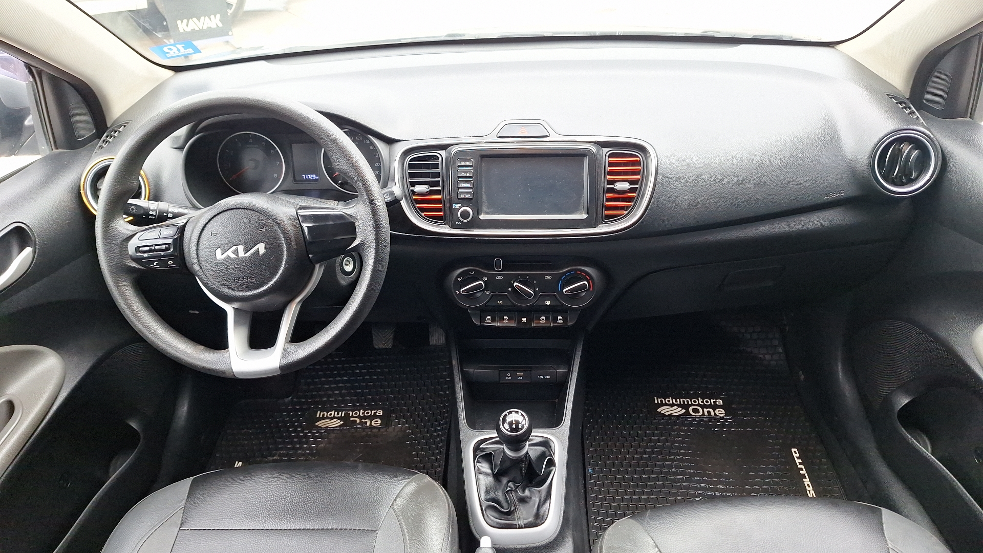 KIA Soluto — foto 6 de 15