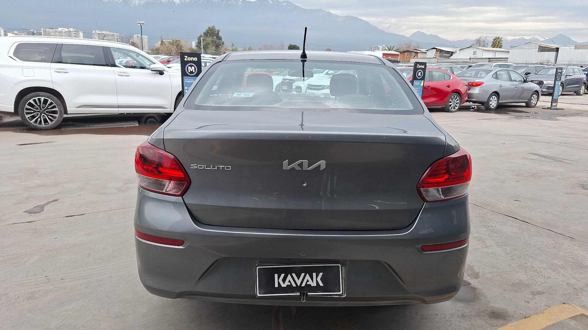 KIA Soluto — foto 3 de 15