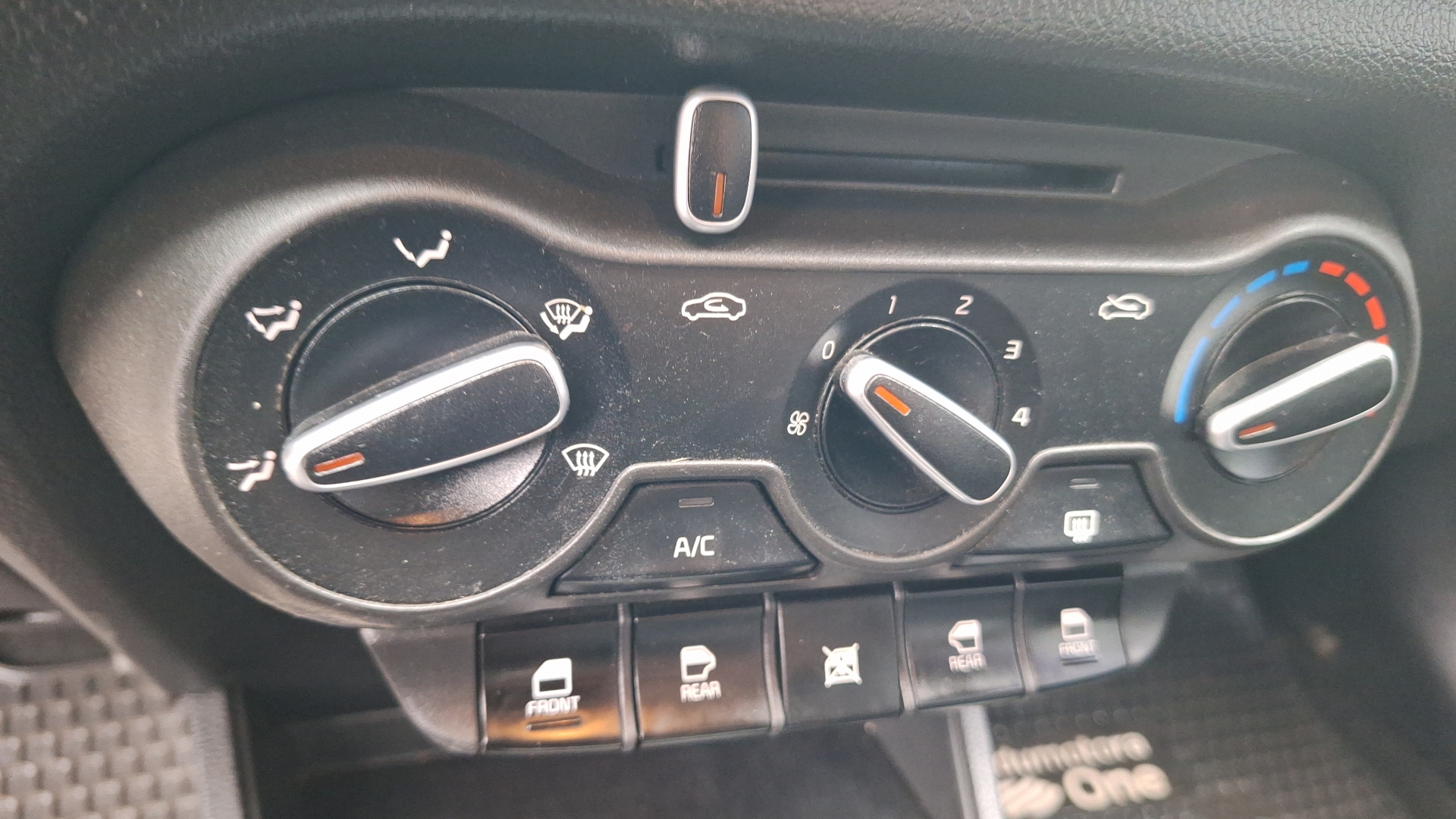 KIA Soluto — foto 15 de 15
